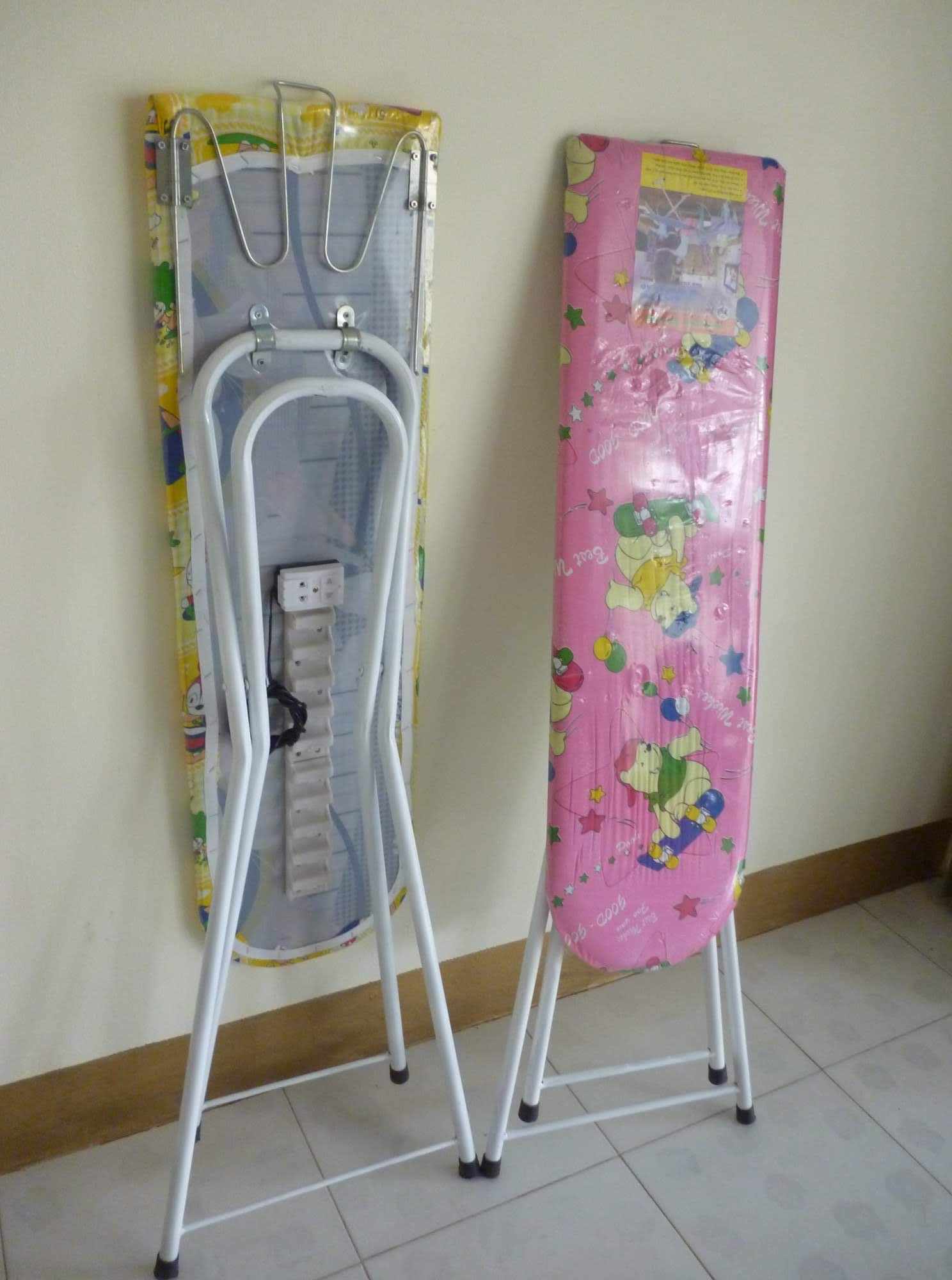 BÀN ỦI QUẦN ÁO KIỂU ĐỨNG