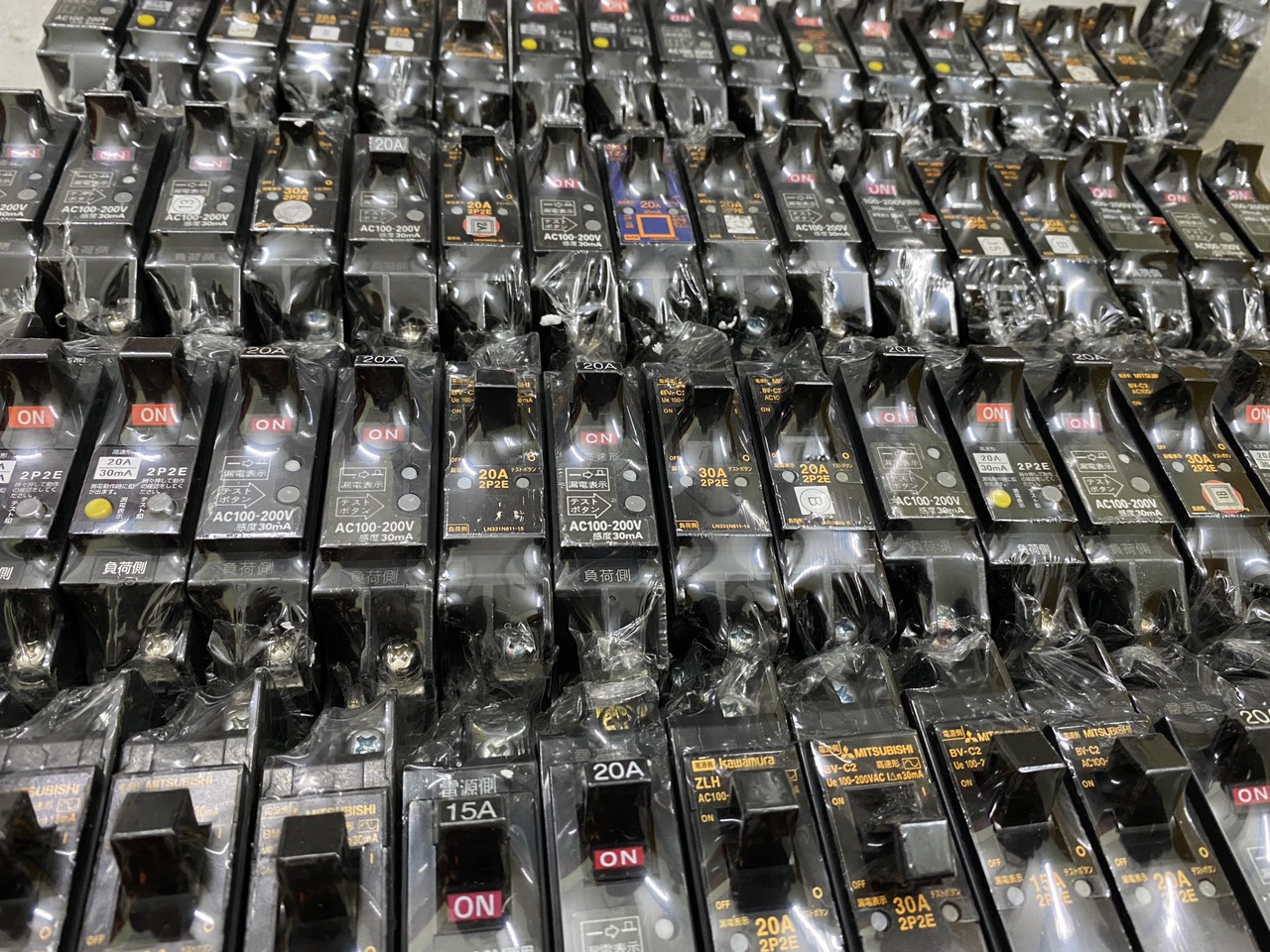 CB CHỐNG GIẬT NHẬT BẢN 20A 2 CỰC
