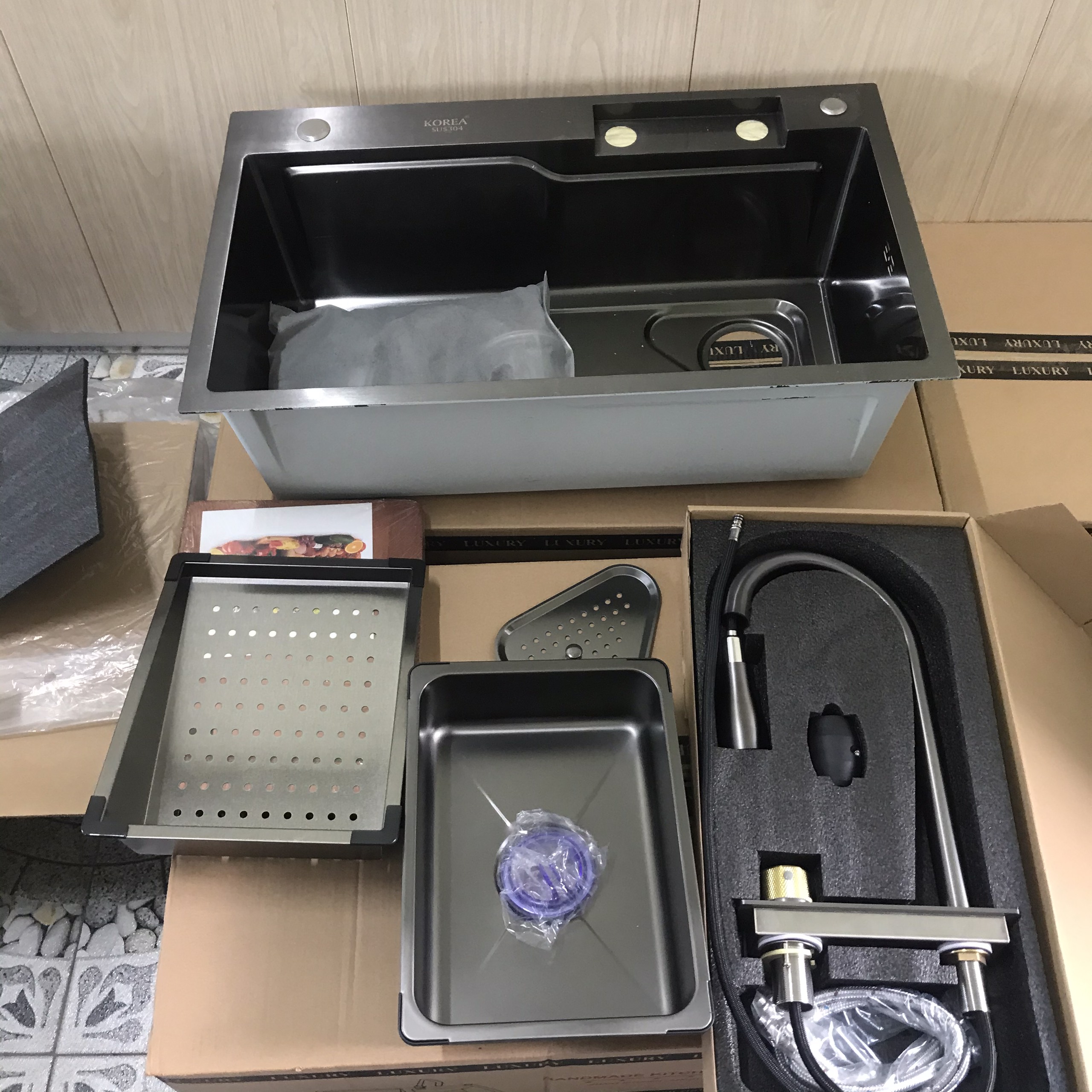 Chậu rửa bát 1 hố kèm vòi rút thác nước nano full phụ kiện , Bồn chậu rửa chén bát inox 1 hố lớn nano đen xám dày 3mm kích thước 78x45cm