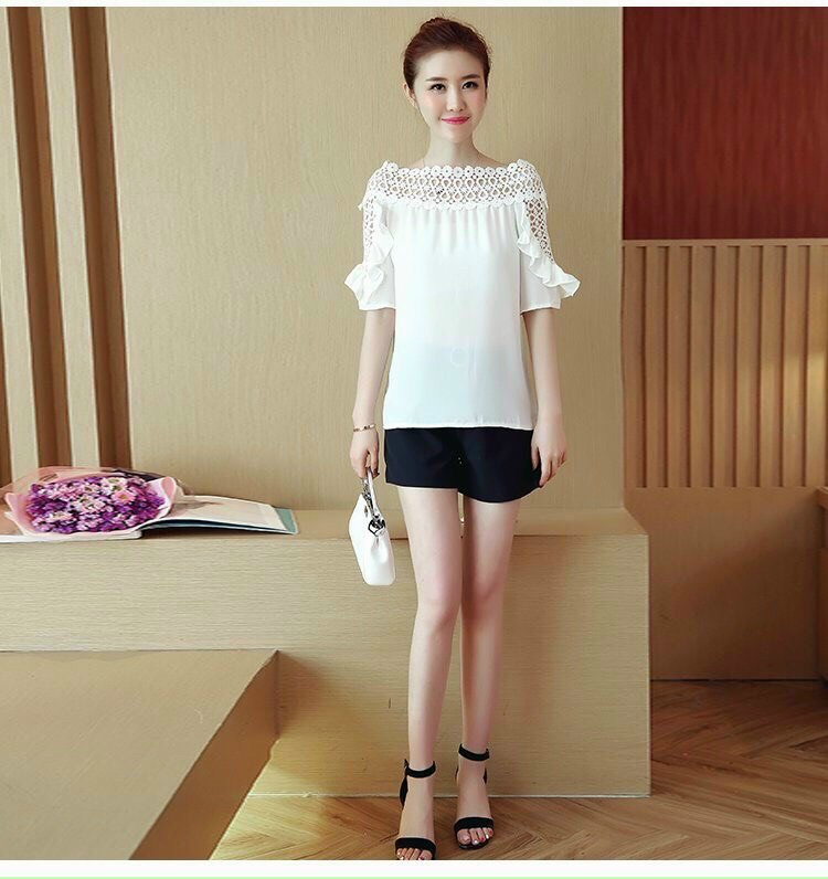 Áo kiểu nữ cổ trễ phối ren tay bèo