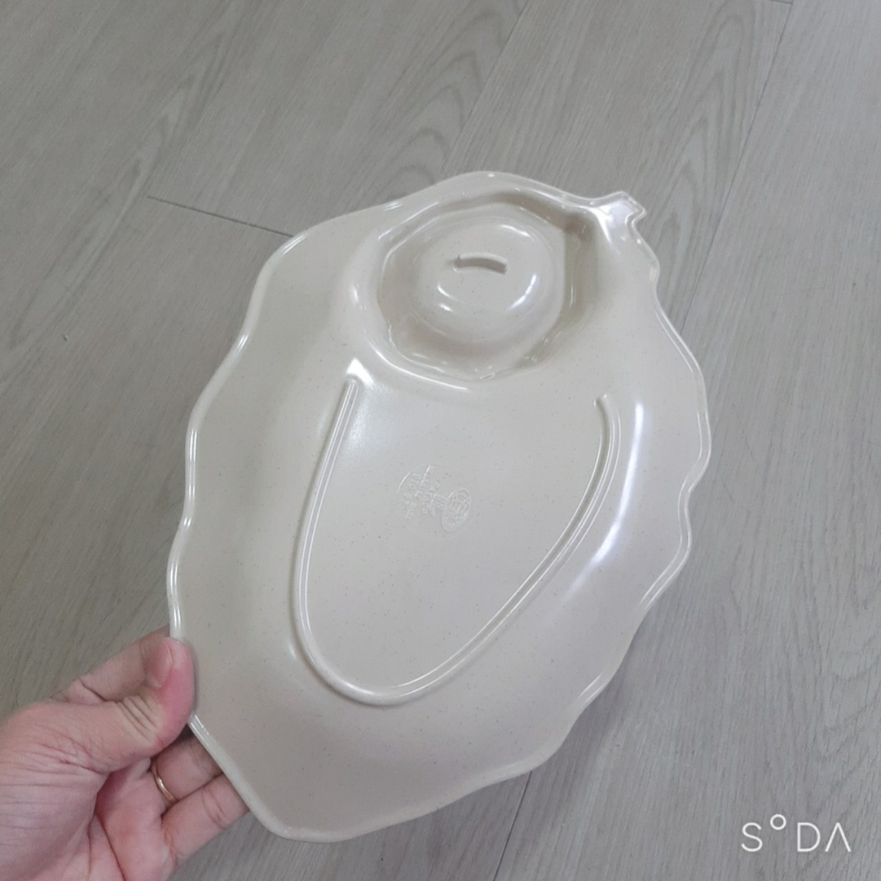 Dĩa đựng trái cây melamine DTC07,08 hình chiếc lá màu Nâu sáng bóng Cao cấp