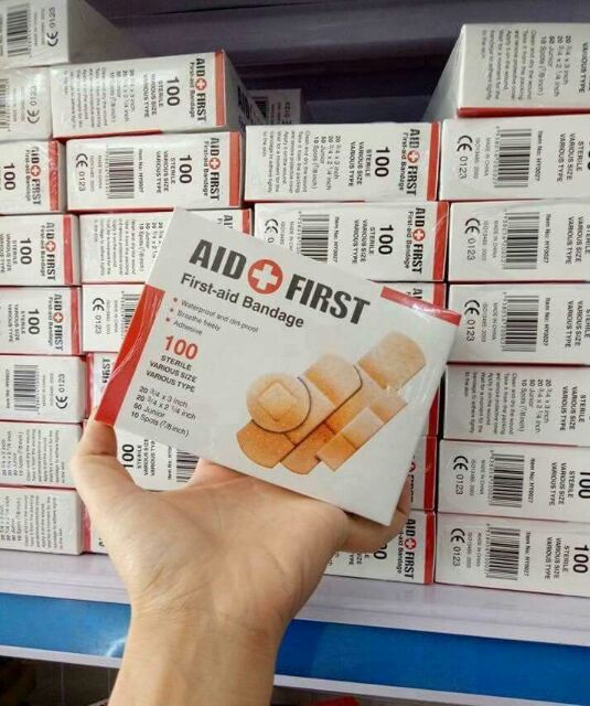 HỘP 100 MIẾNG BĂNG Y TẾ CÁ NHÂN