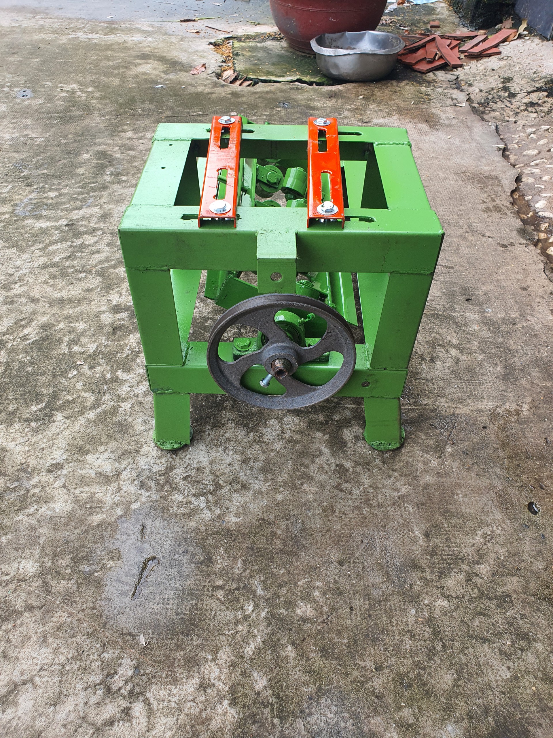 KHUNG DUỖI SẮT lớn (chưa có motor)