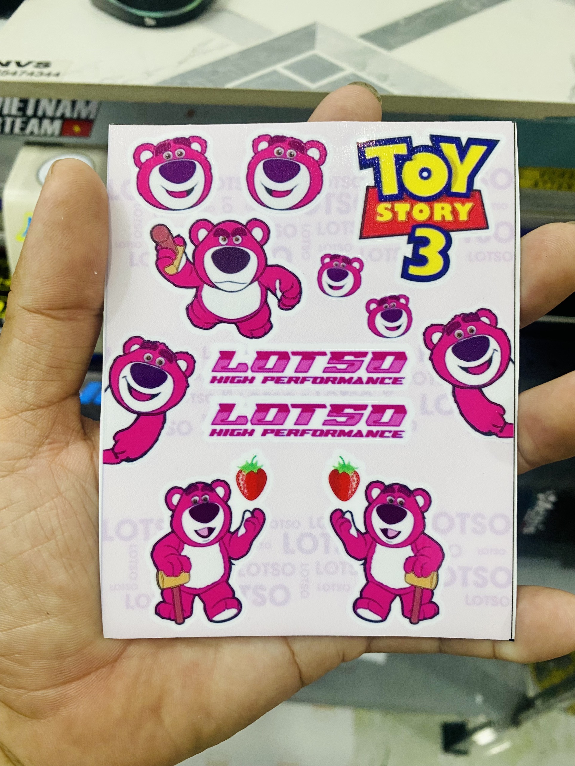 LOGO STICKER dán xe GẤU DÂU LOTSO MINI