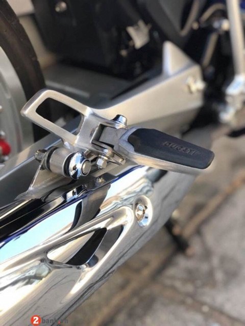 Cặp gác chân kiểu Ducati cho Vario 2018-2020