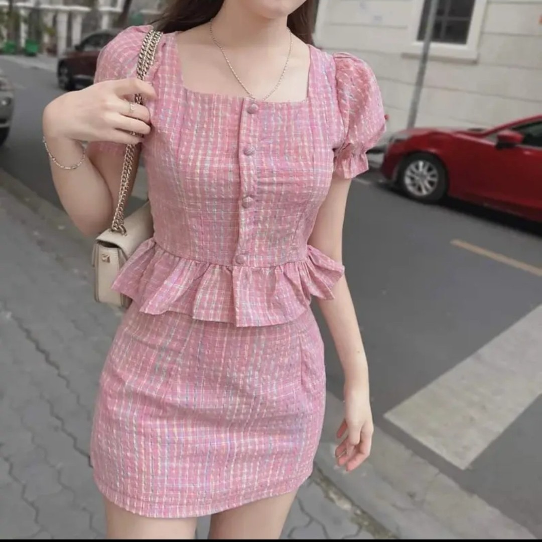 Set áo cổ vuông tay bồng mix chân váy - set váy kẻ hồng hottrend
