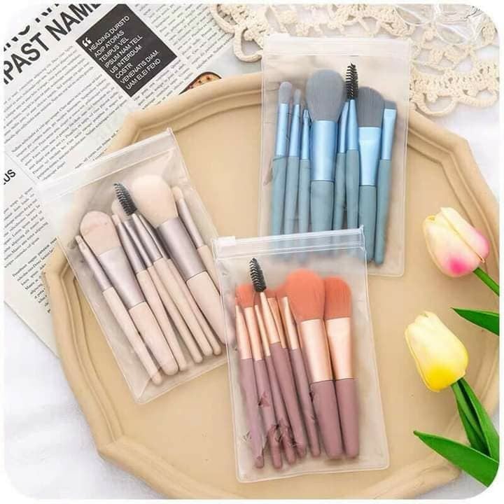 Bộ 8 cọ trang điểm trong túi zip