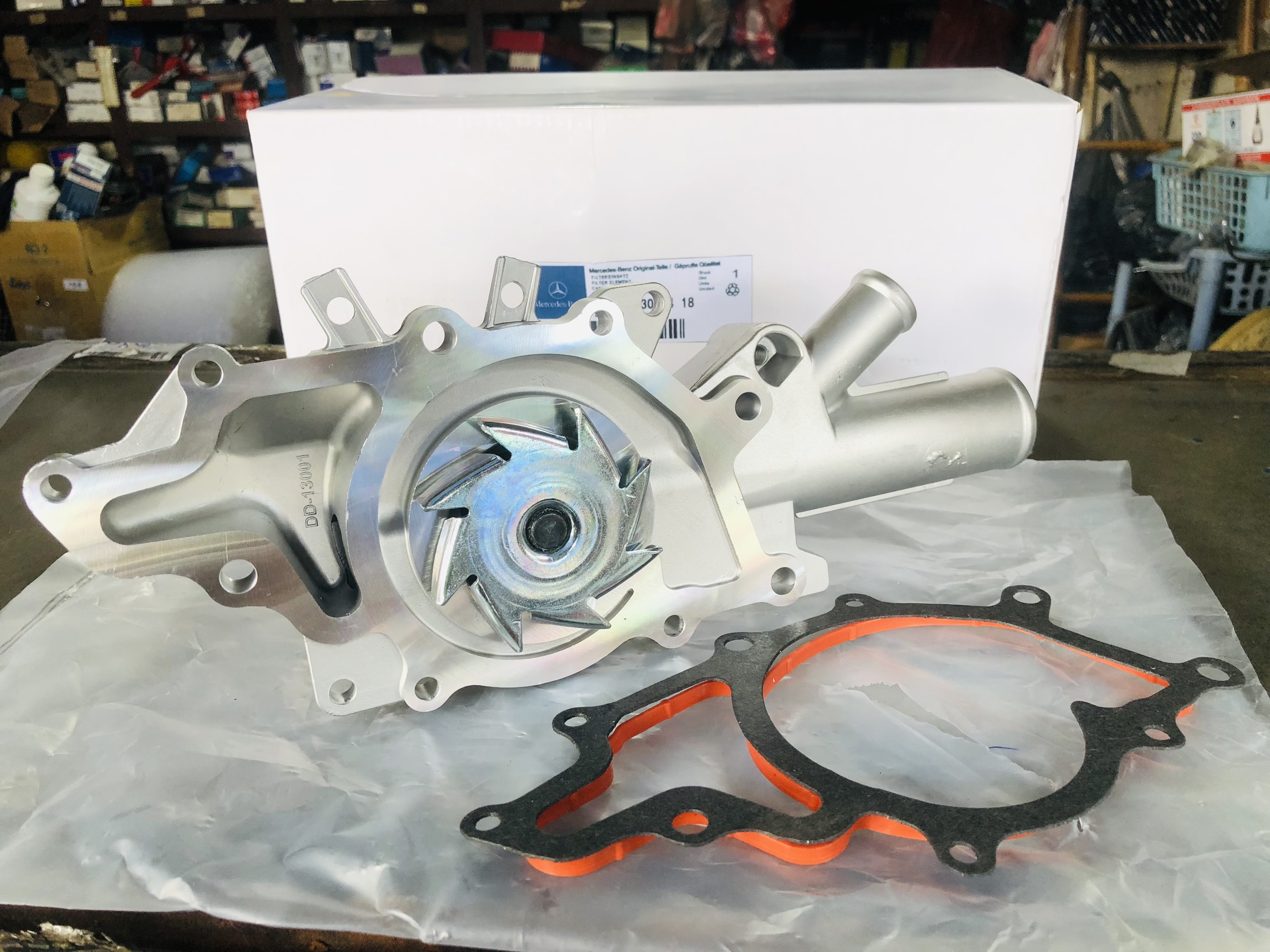 CỤM BƠM NƯỚC  (BƠM TRỘN) MERCEDES BENZ SPRINTER 16 CHỔ