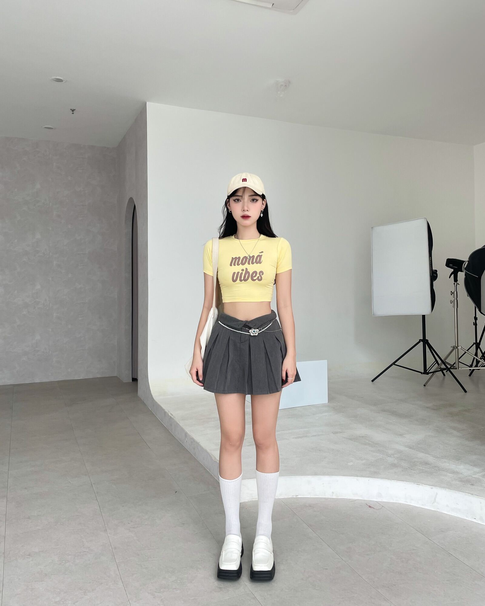 [VOUCHER 12%/149K] Áo croptop thun MONÁ - VIBE VÀNG