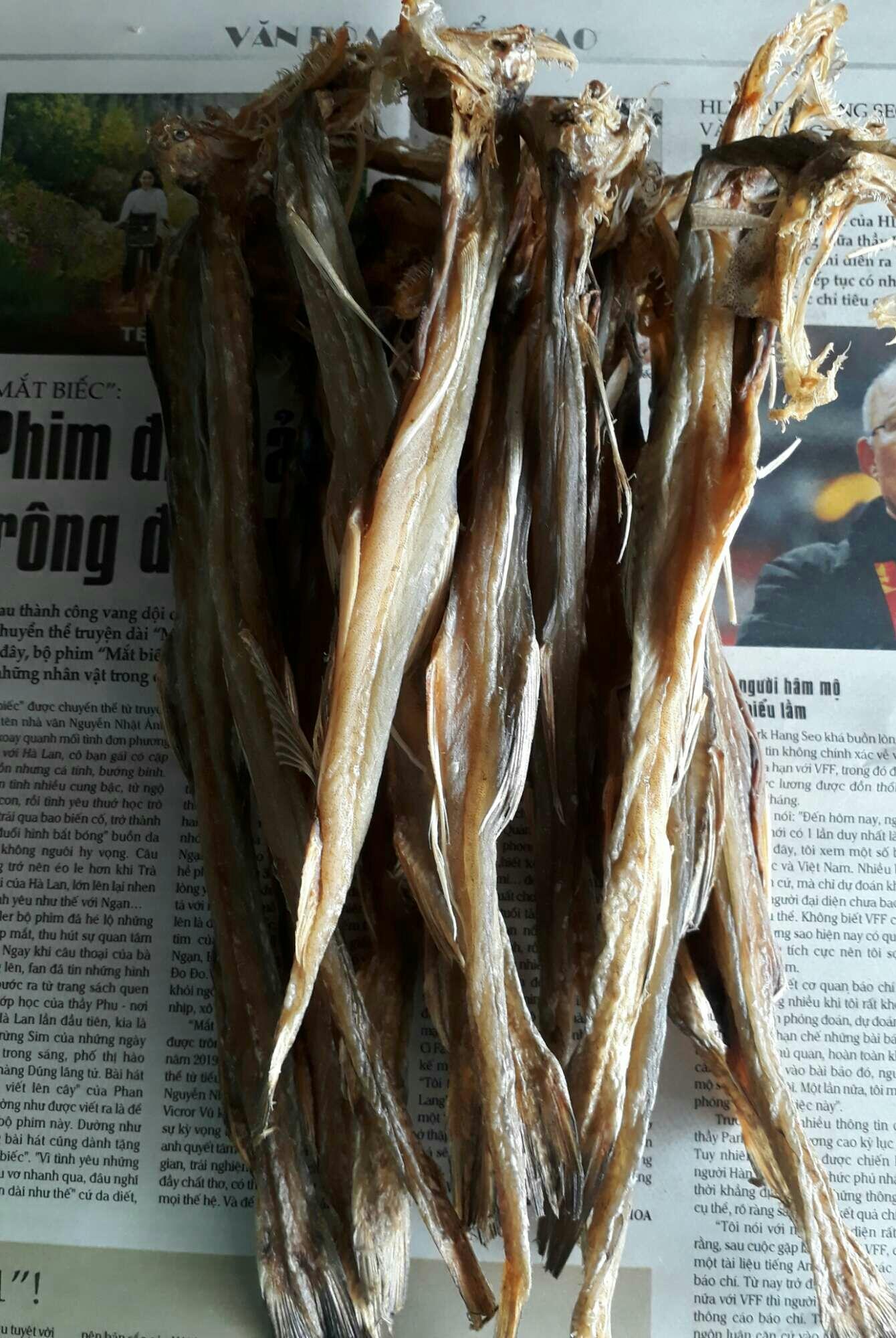 0.5 kg khô cá khoai loại to nhất (bằng ngón tay trỏ)