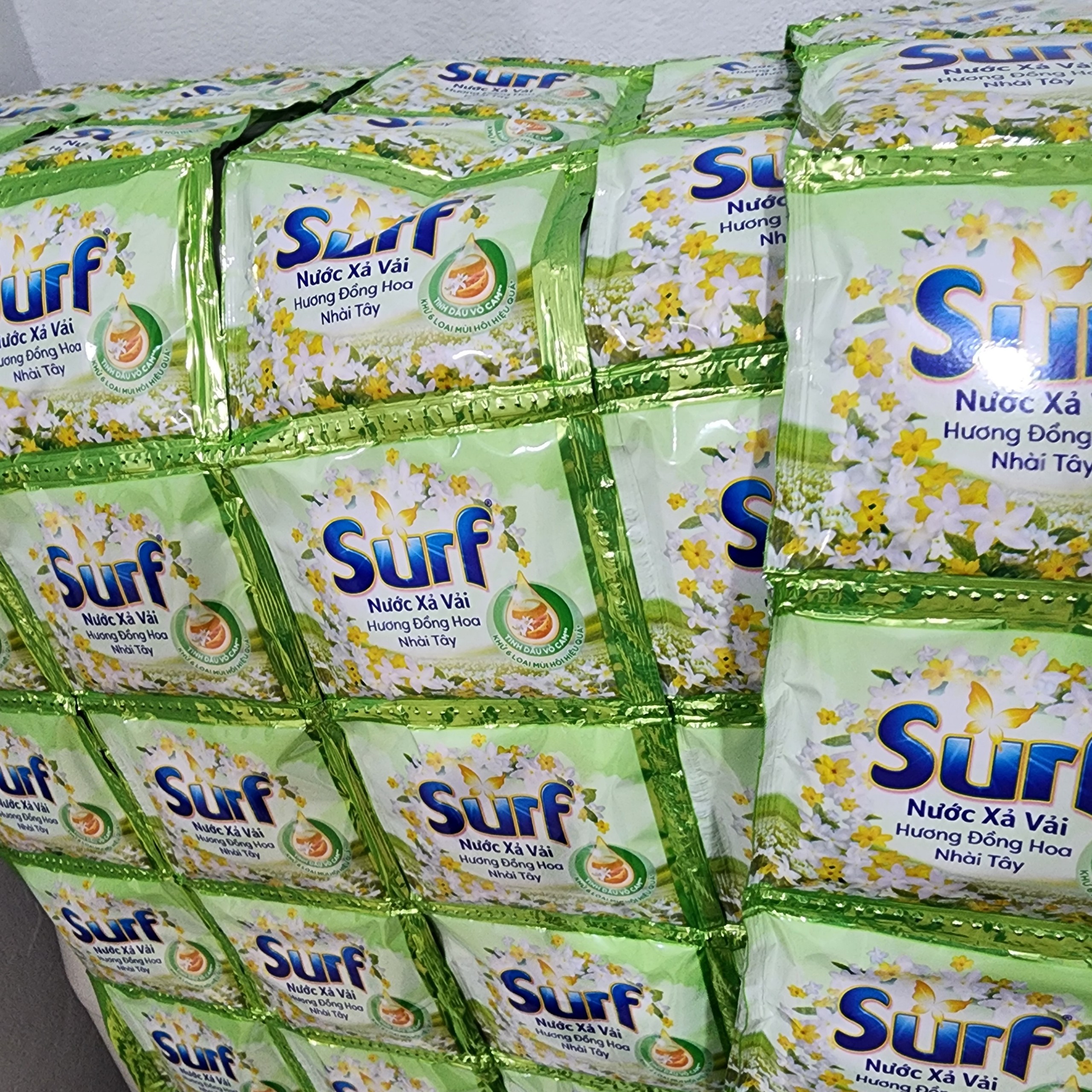 Nước Xả Vải SURF dây 10 gói/dây