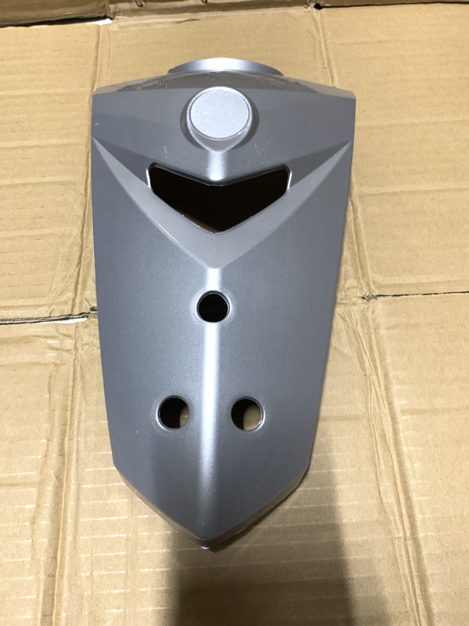 mặt nạ 3 lổ gắn rổ xe sirius màu bạc