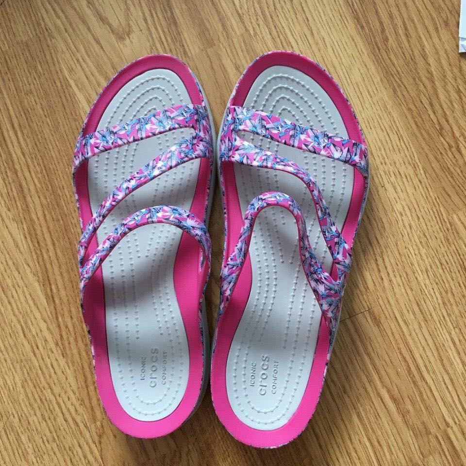 Dép lê nhựa Crocs Swiftwater dành cho nữ (hoa hồng)