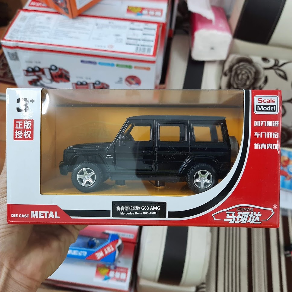 Mô hình ô tô Mercedes E63 AMG tỉ lệ 1:36 Đồ chơi trẻ em bằng sắt mở 2 cửa bên