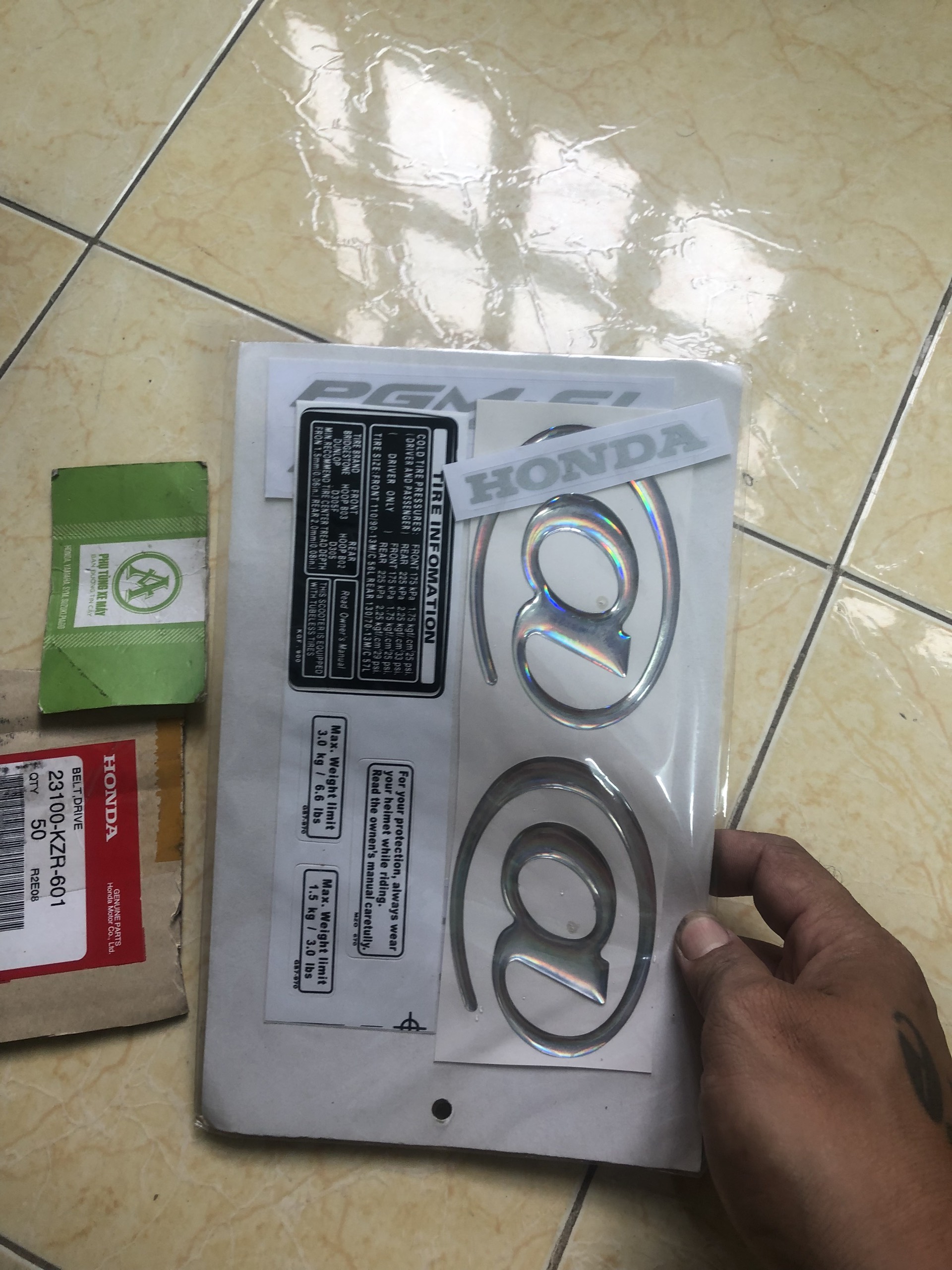 Bộ tem decal chữ nổi A còng