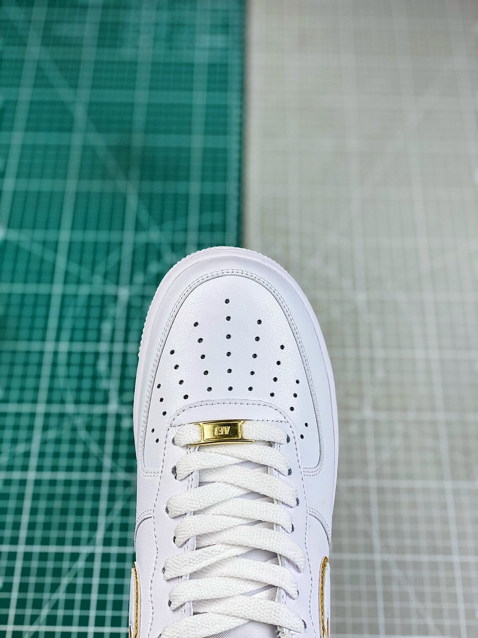 Nike Air Force 1 AO2132 102