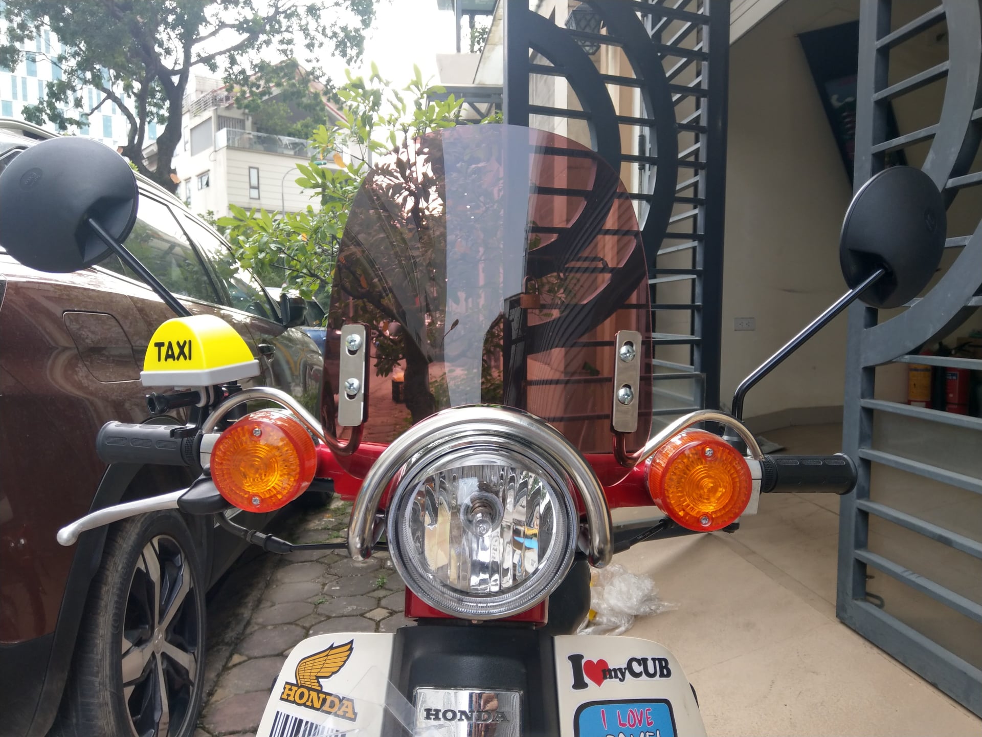 Kính chắn gió xe cub đèn tròn Takegawa