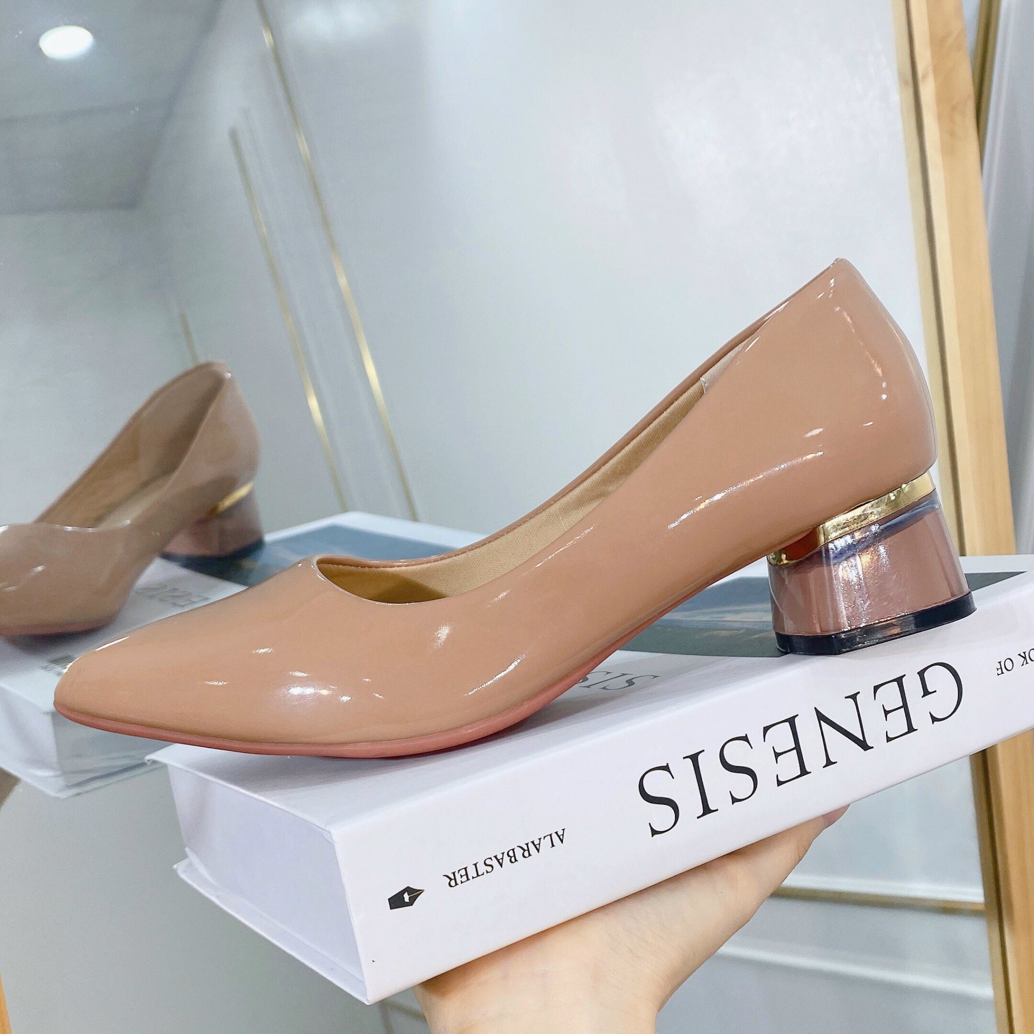 Giày búp bê công sở, mũi nhọn da bóng, cao 3 phân