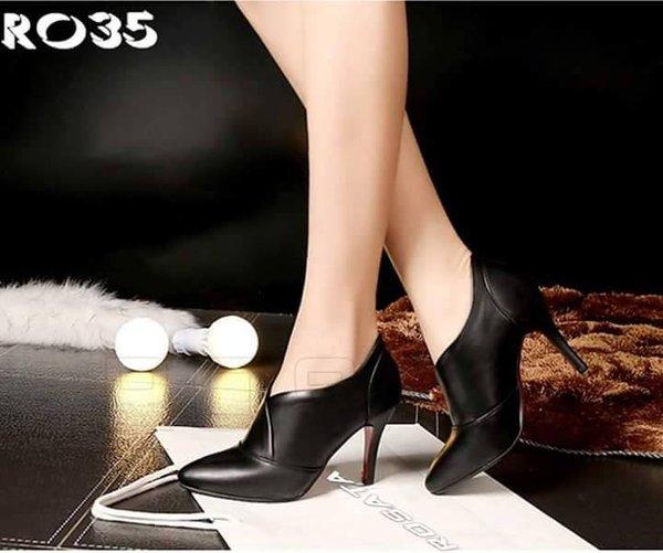 Giày boot nữ ROSATA gót nhọn 7cm kiểu dáng RO35