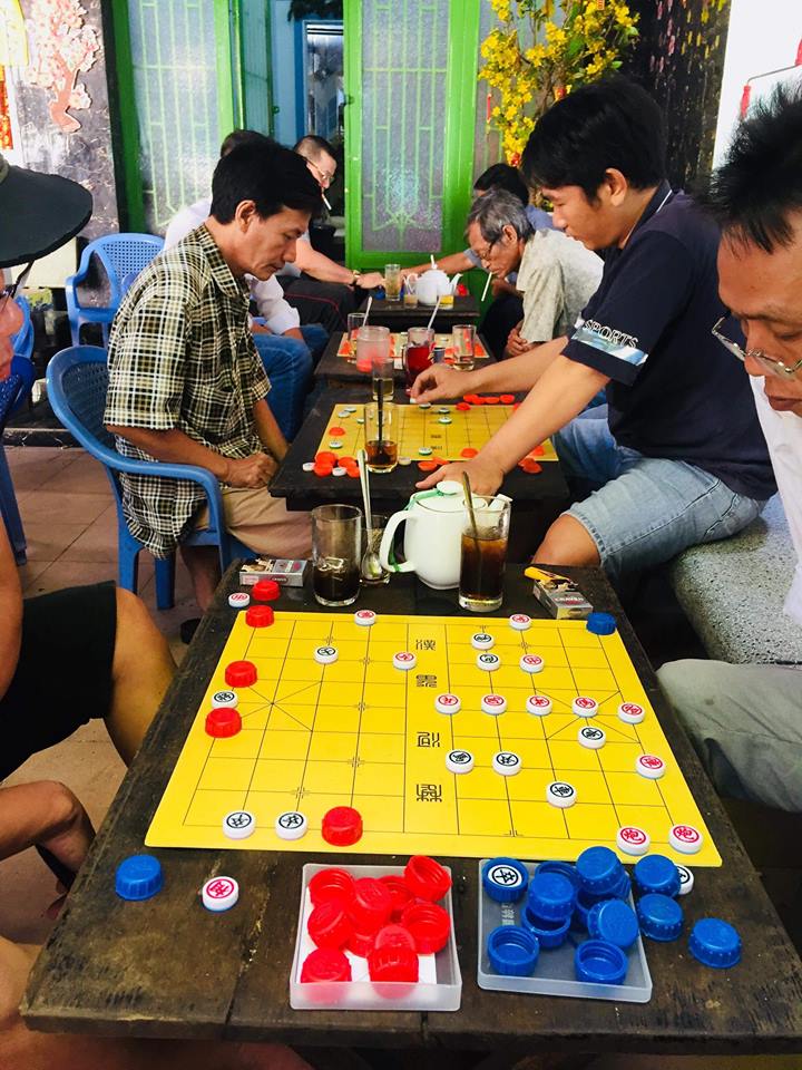 Nắp nhớt chơi cờ úp