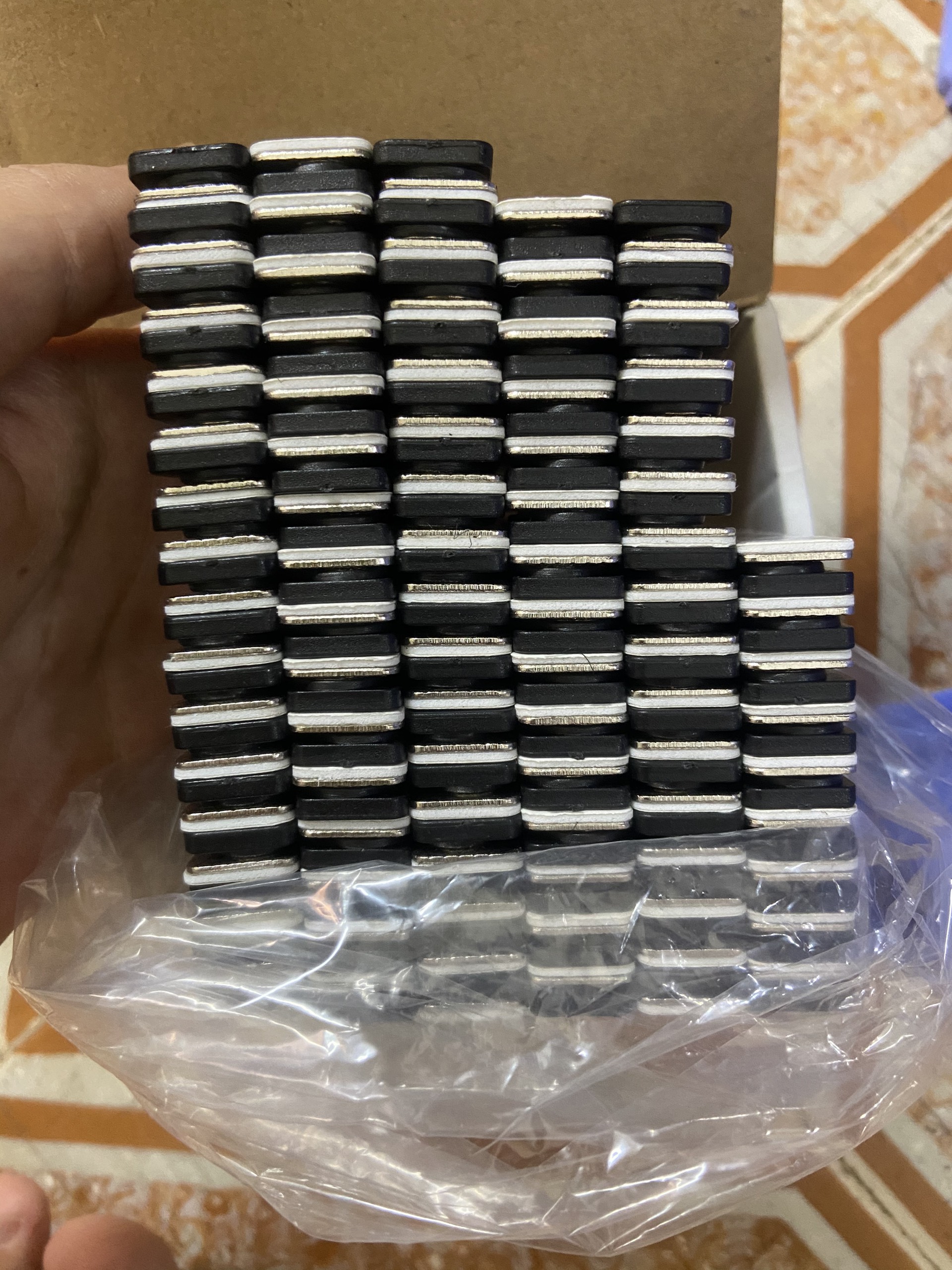 Com bo ( 100 thẻ tên 3 viên )