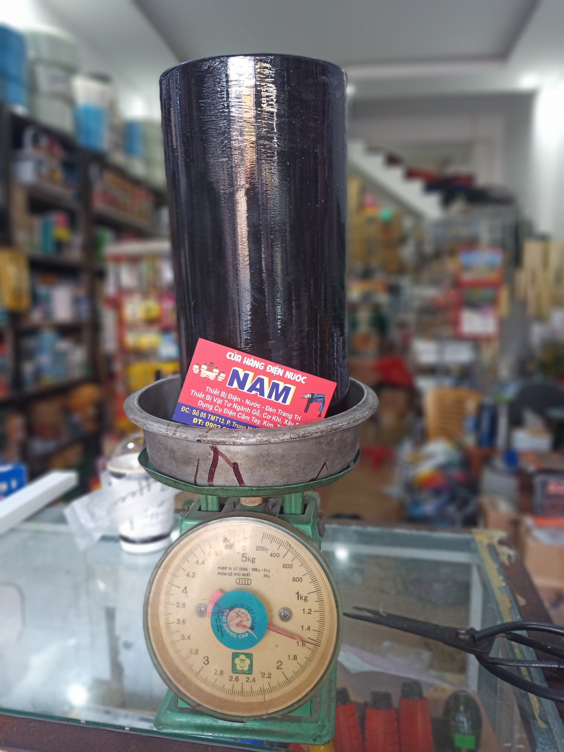 (HÀNG CÔNG TY ) 1 CUỘN Màng bọc PE gói hàng LOẠI MÀU ĐEN DAI CHẮC DÀI 25 CM NẶNG 1.5KG- Màng chít quấn hàng hóa vali pallet loại 1 màng co độ hít cao ,màng pe