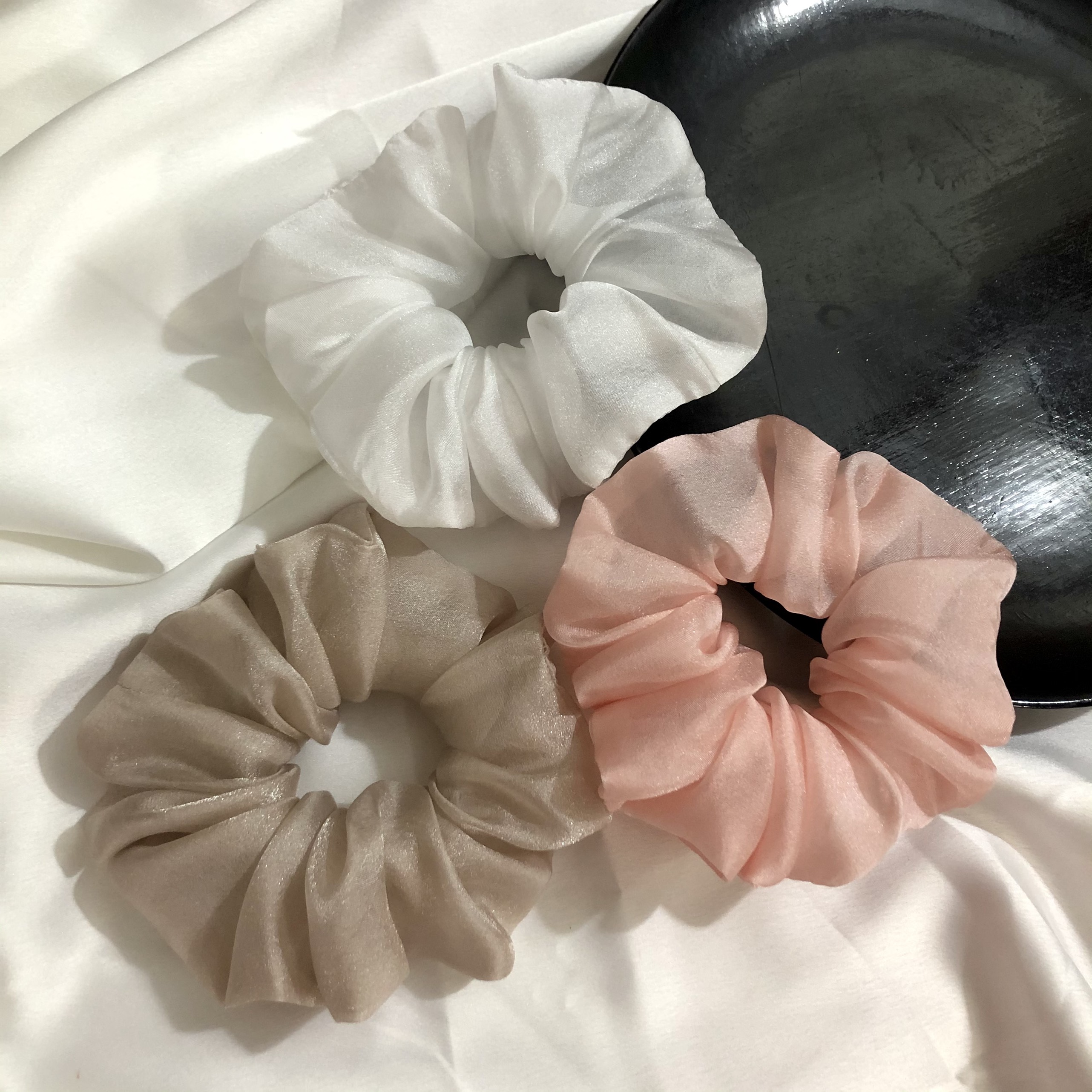 Scrunchies dây buộc tóc, cột tóc lụa ngọc trai cao cấp