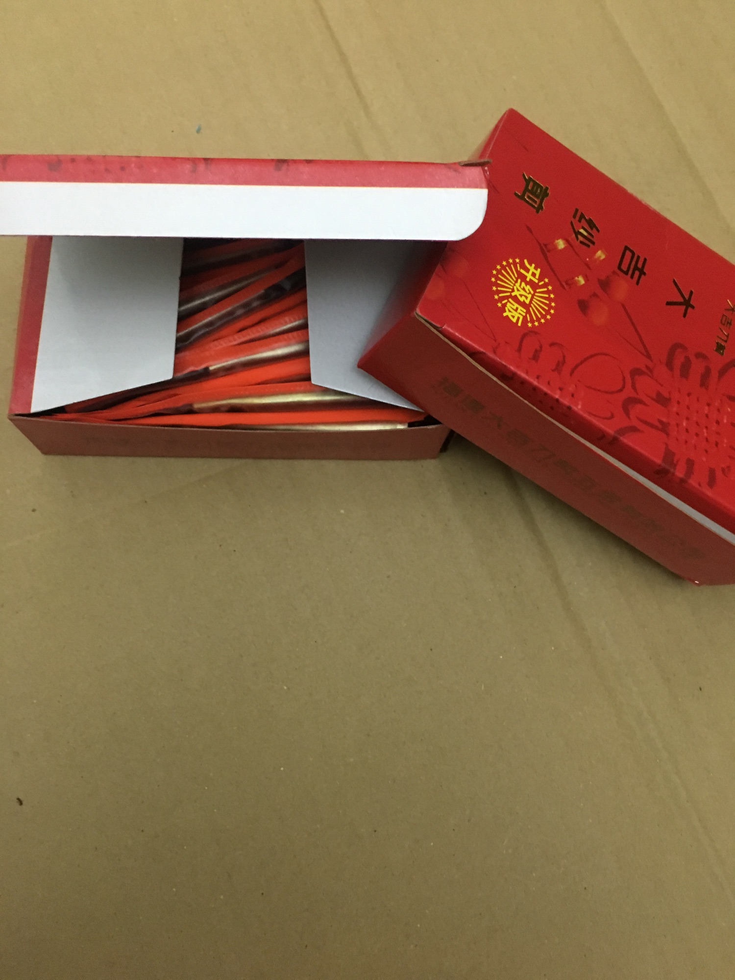 Kéo bấm chỉ màu xám lưỡi đen cực bén