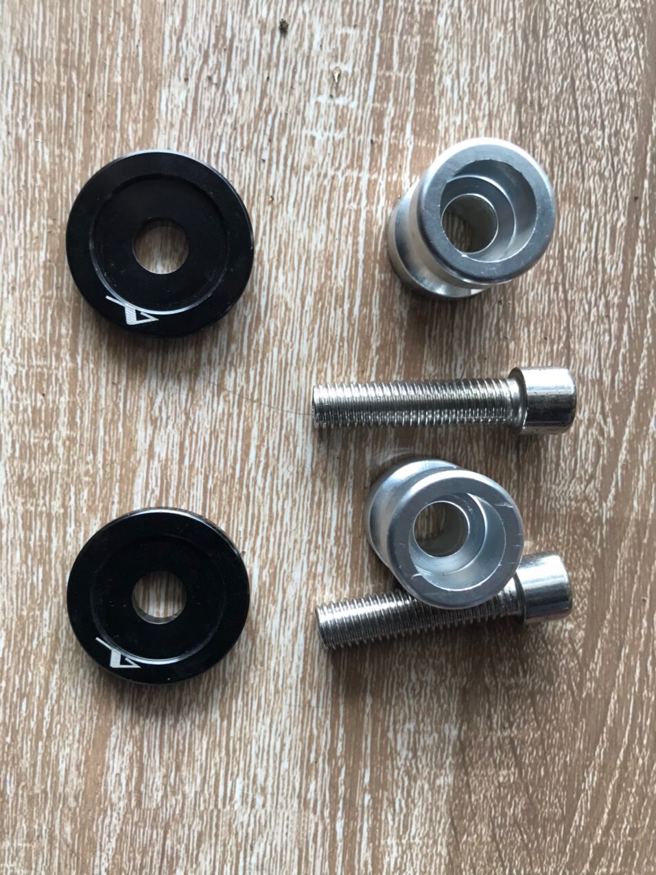 gù nâng gắp moto
