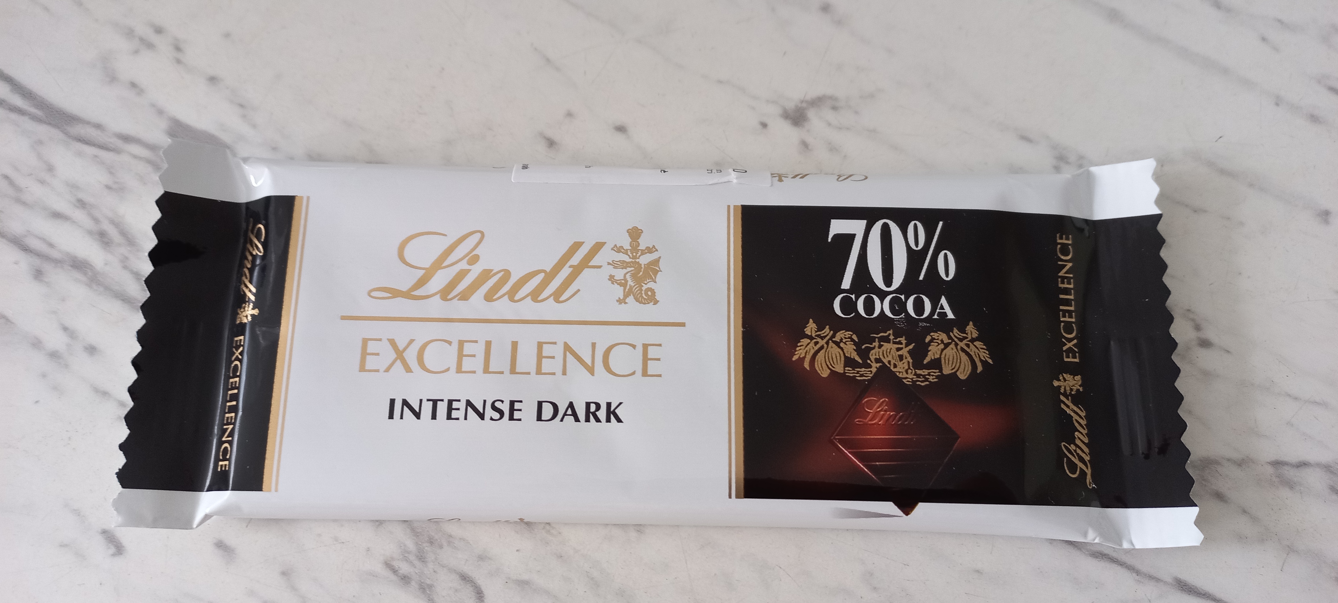 Please note best before 22/08/2024. lindt excellence dark 70% 35g.