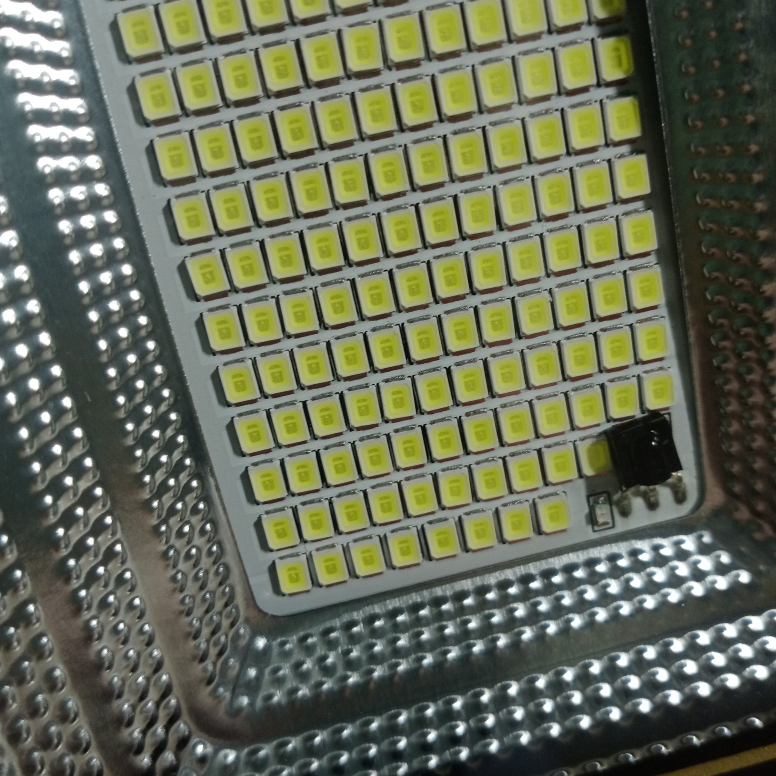 Đèn đường năng lượng mặt trời pin rời 200W