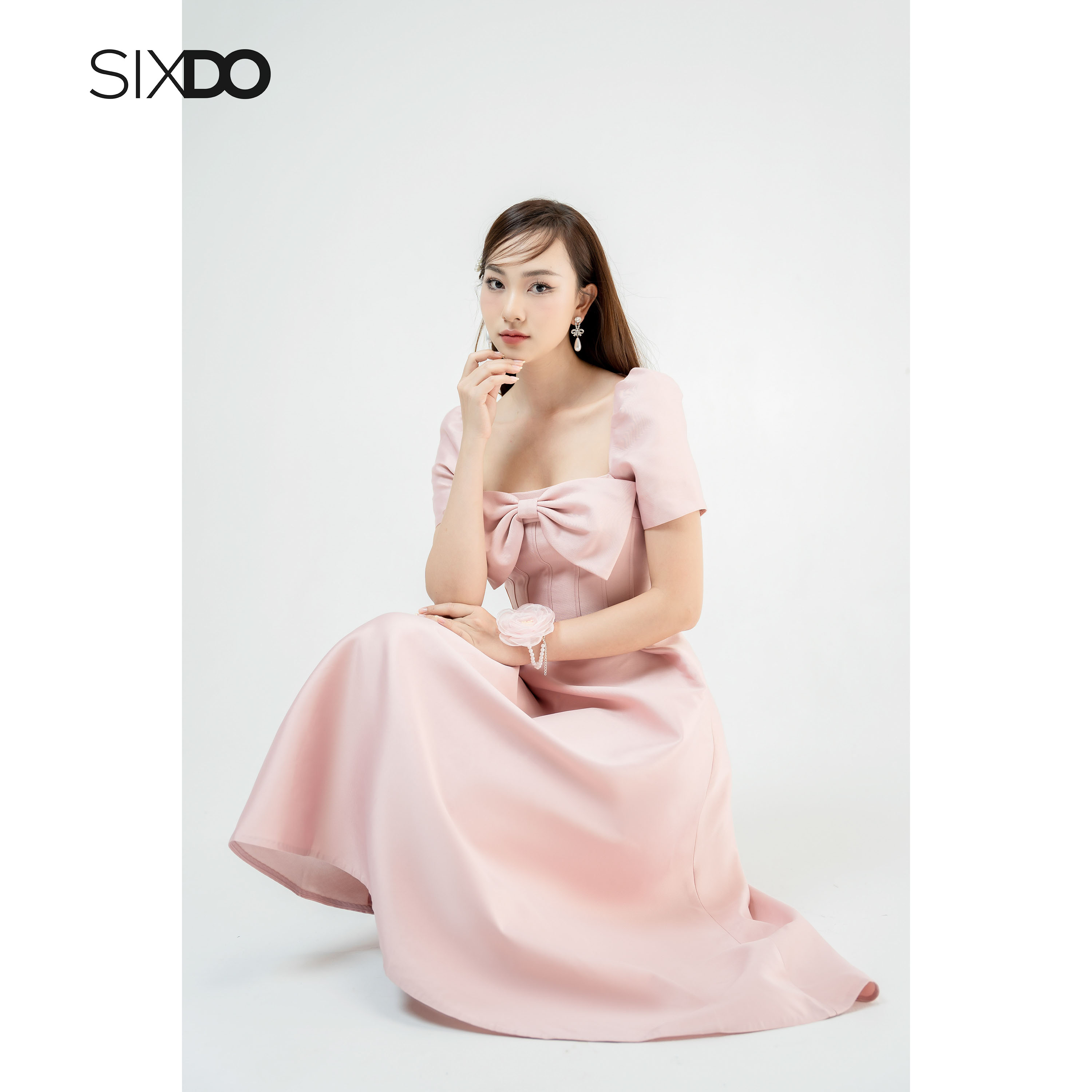 Đầm hồng cổ vuông nơ ngực SIXDO (Pink Square Neck Midi Taffeta Dress)