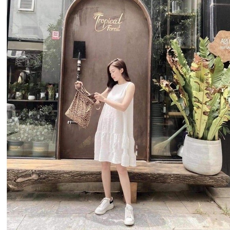 Đầm suông đuôi cá sát nách trẻ trung