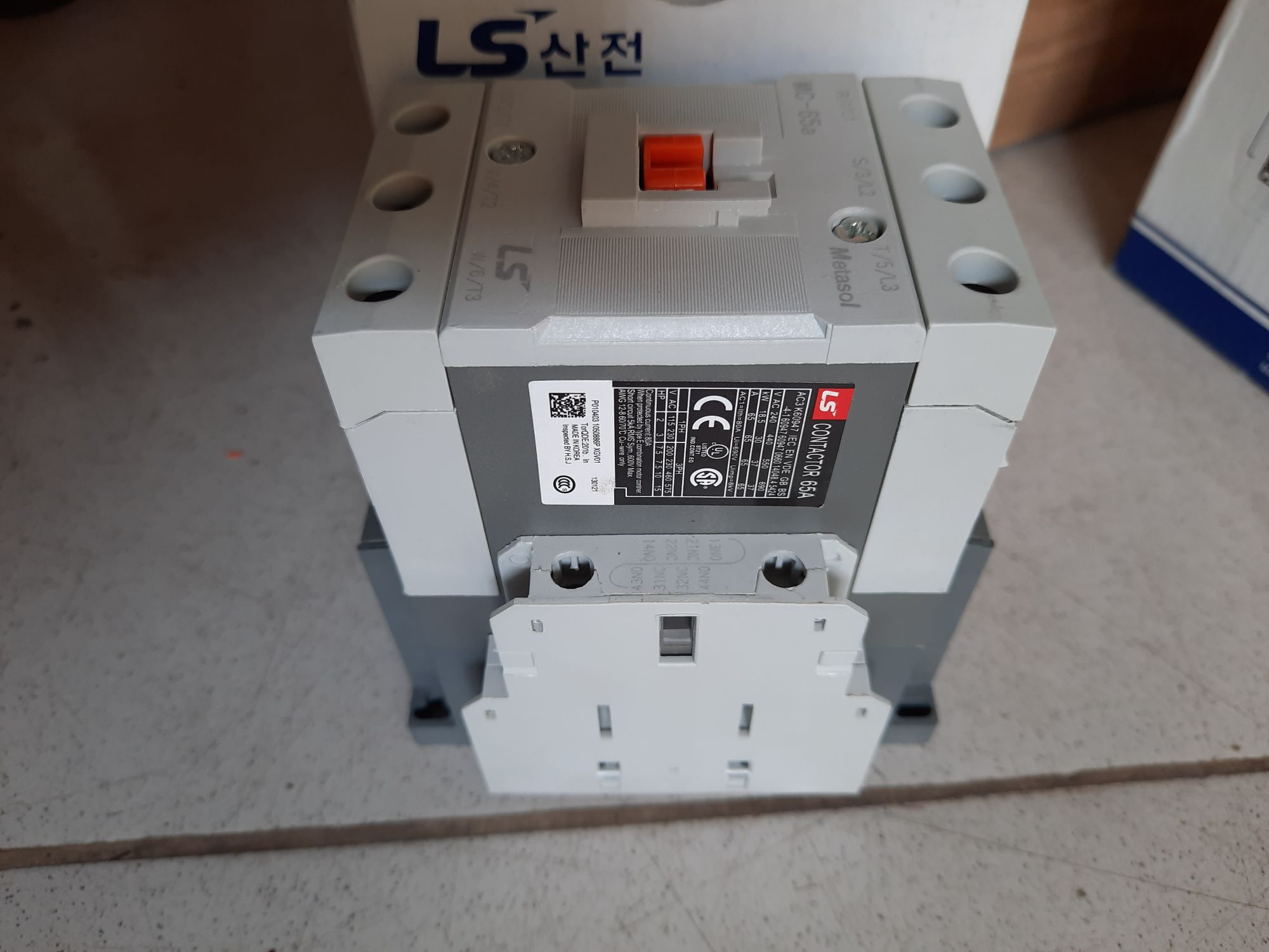 Khởi Động Từ LS  65A - 380V