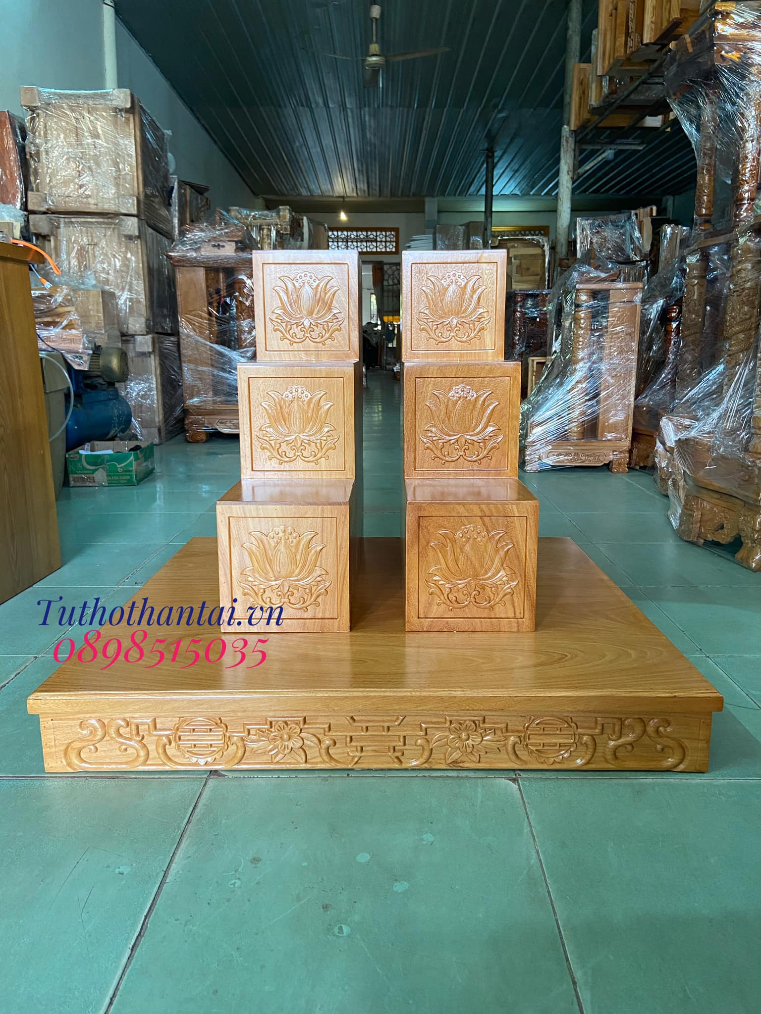 Bục tam cấp Hoa Sen bàn thờ thần tài ( Hàng cao cấp loại 1 )