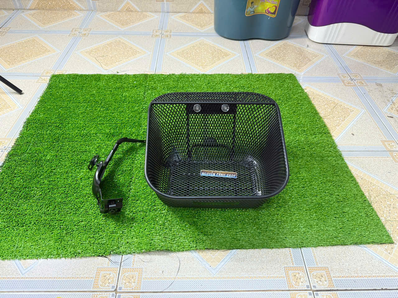 Future 125 Future Led Cart Has Screws Attached.