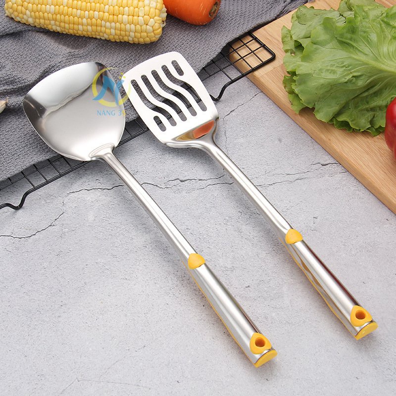 Xẻng lật đồ ăn chiên rán cán vàng