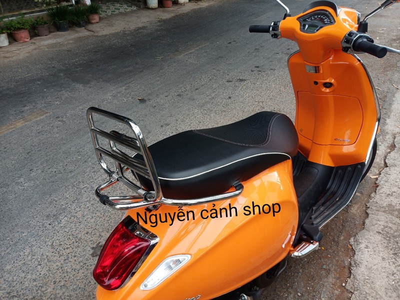 cặp gác chân xe vespa