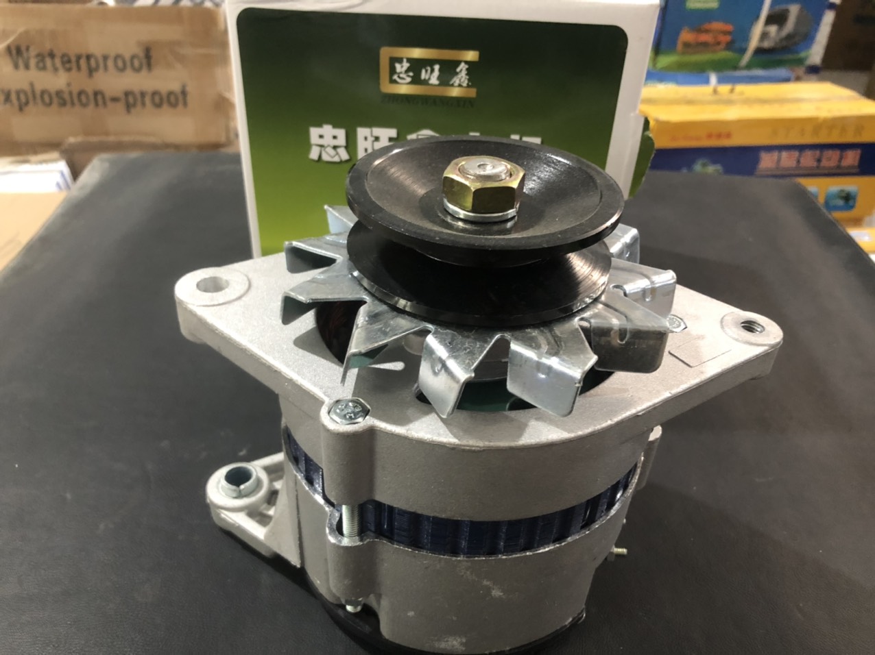 Máy phát điện JFW27 24V không bơm, không tiết chế xanh cho xe ô tô