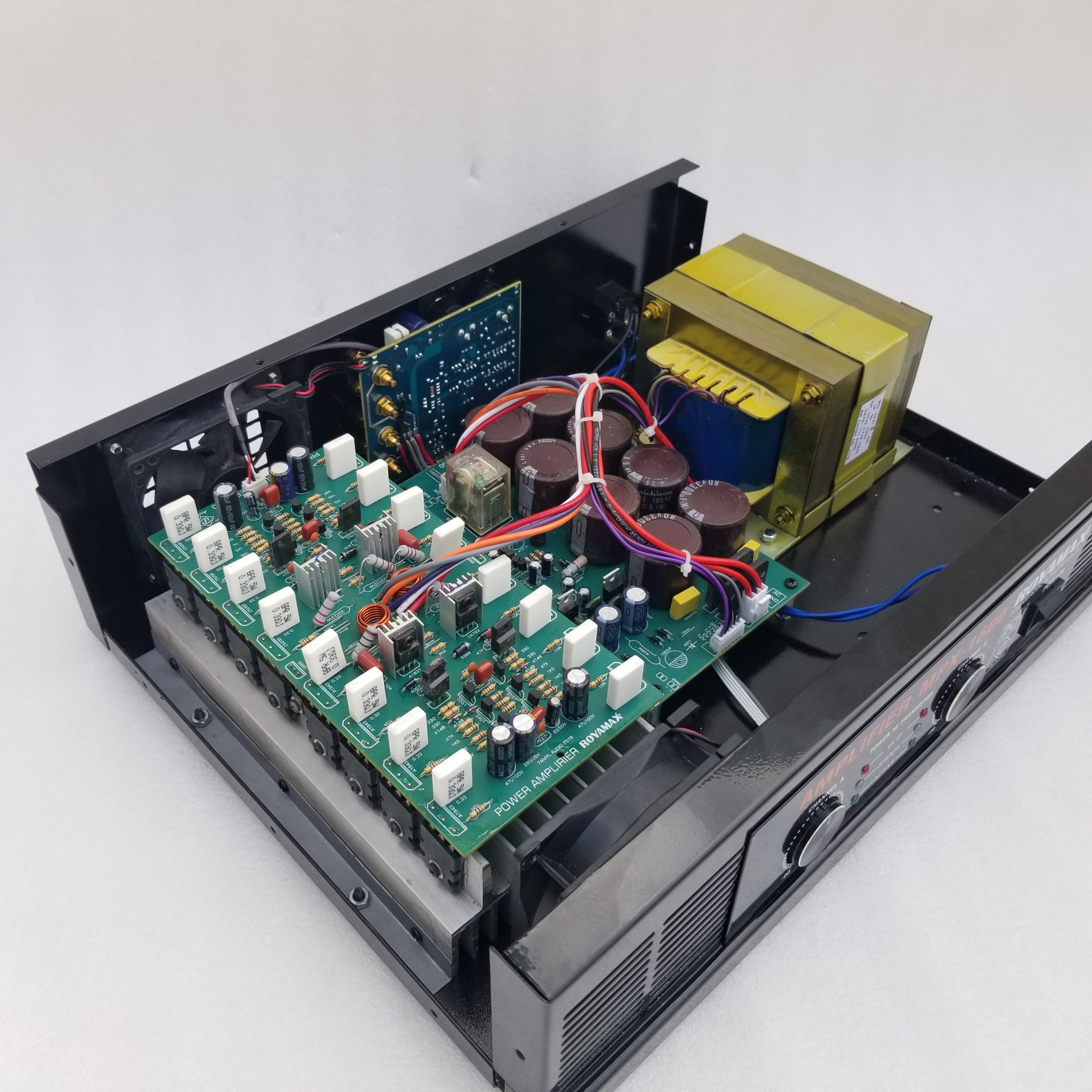 Cục đẩy Main Công suất ROYAMAX MPX-1600
