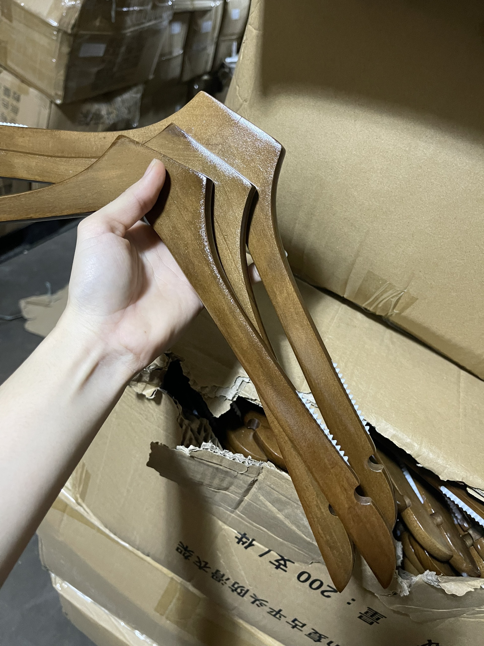 Móc gỗ treo quần áo gỗ nâu cao cấp