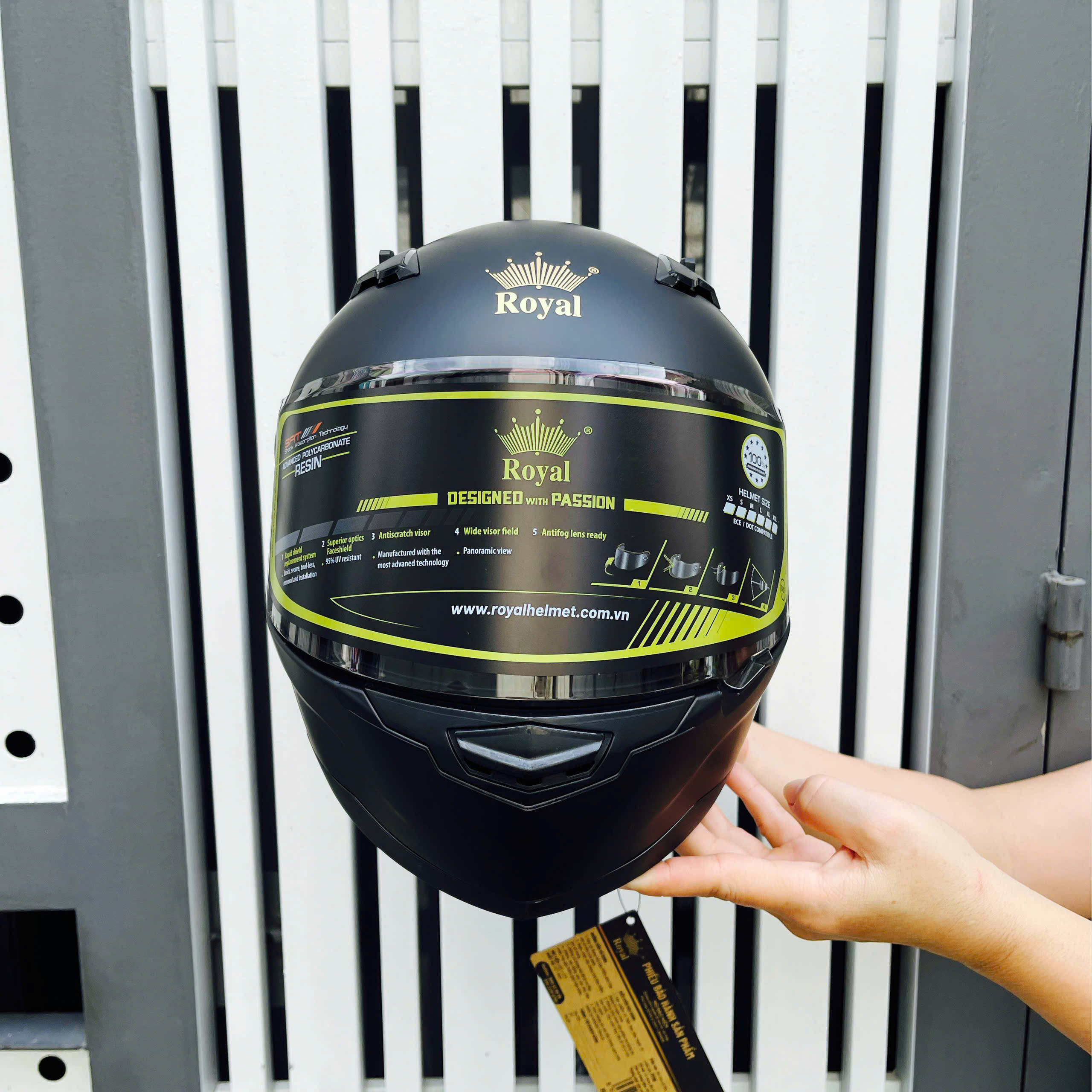Mũ Bảo Hiểm Fullface M136 ROYAL ĐEN NHÁM (KÍNH KHÓI )