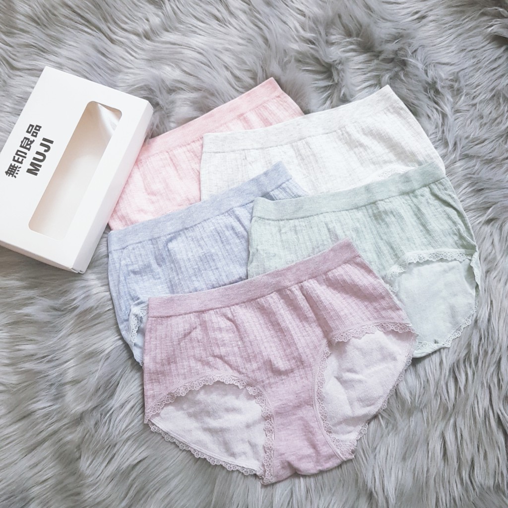 Set 5 quần lót nữ MUJI muối tiêu kháng khuẩn chất liệu cotton 100% mềm mịn co giãn và thấm mồ hôi tốt,với thiết kế viền ren,định hình vòng mông,thông thoáng khí giúp thỏa mái khi vận động freesize 40-63kg AC-81