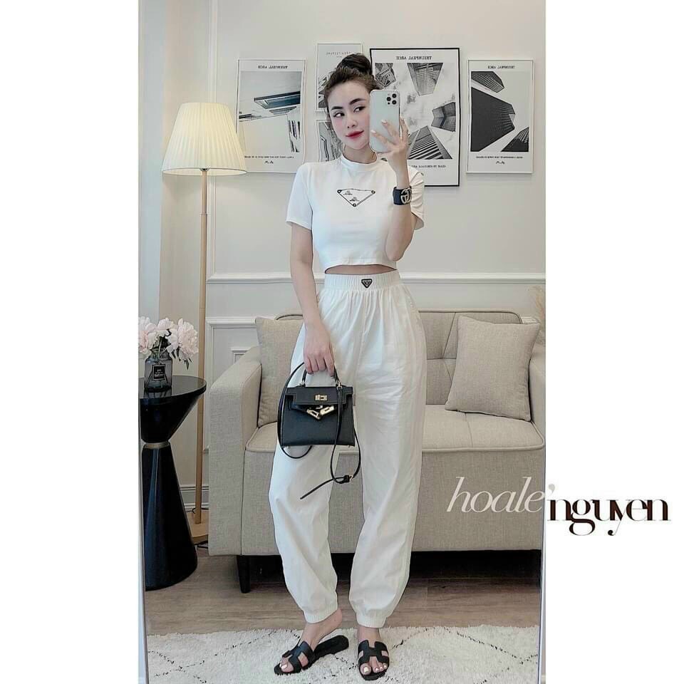 Set bộ áo croptop in chữ và quần dài Rose Fashion