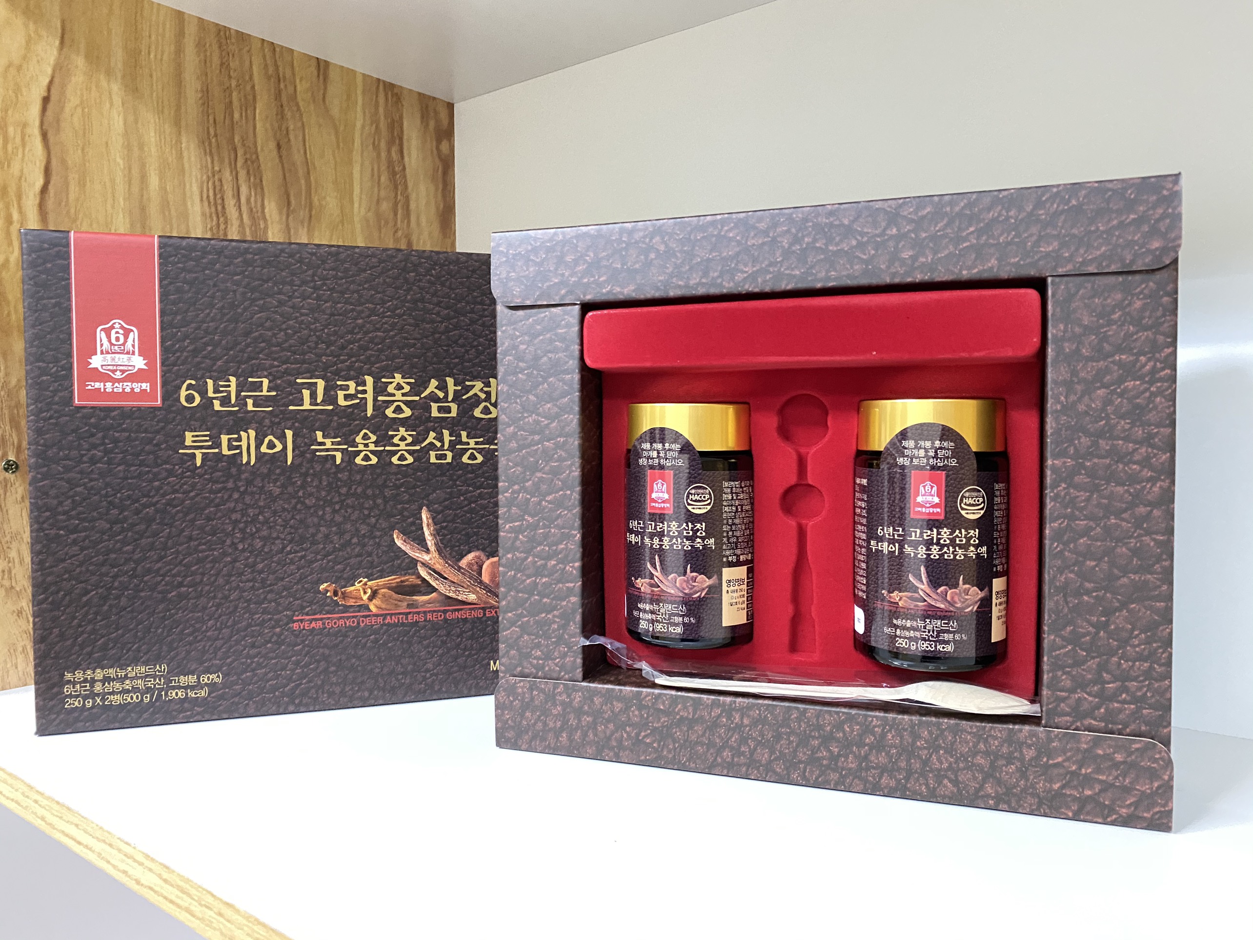 Cao hồng sâm nhung GORYO hộp 2 lọ x 250g - Thành phần ít đường rất tốt cho người cao tuổi