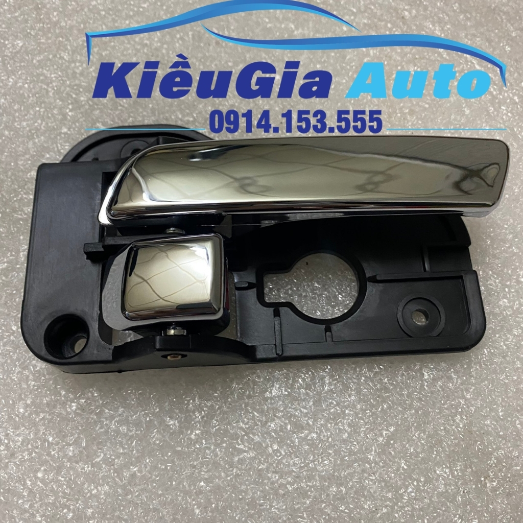Tay mở cửa trong Kia Carens