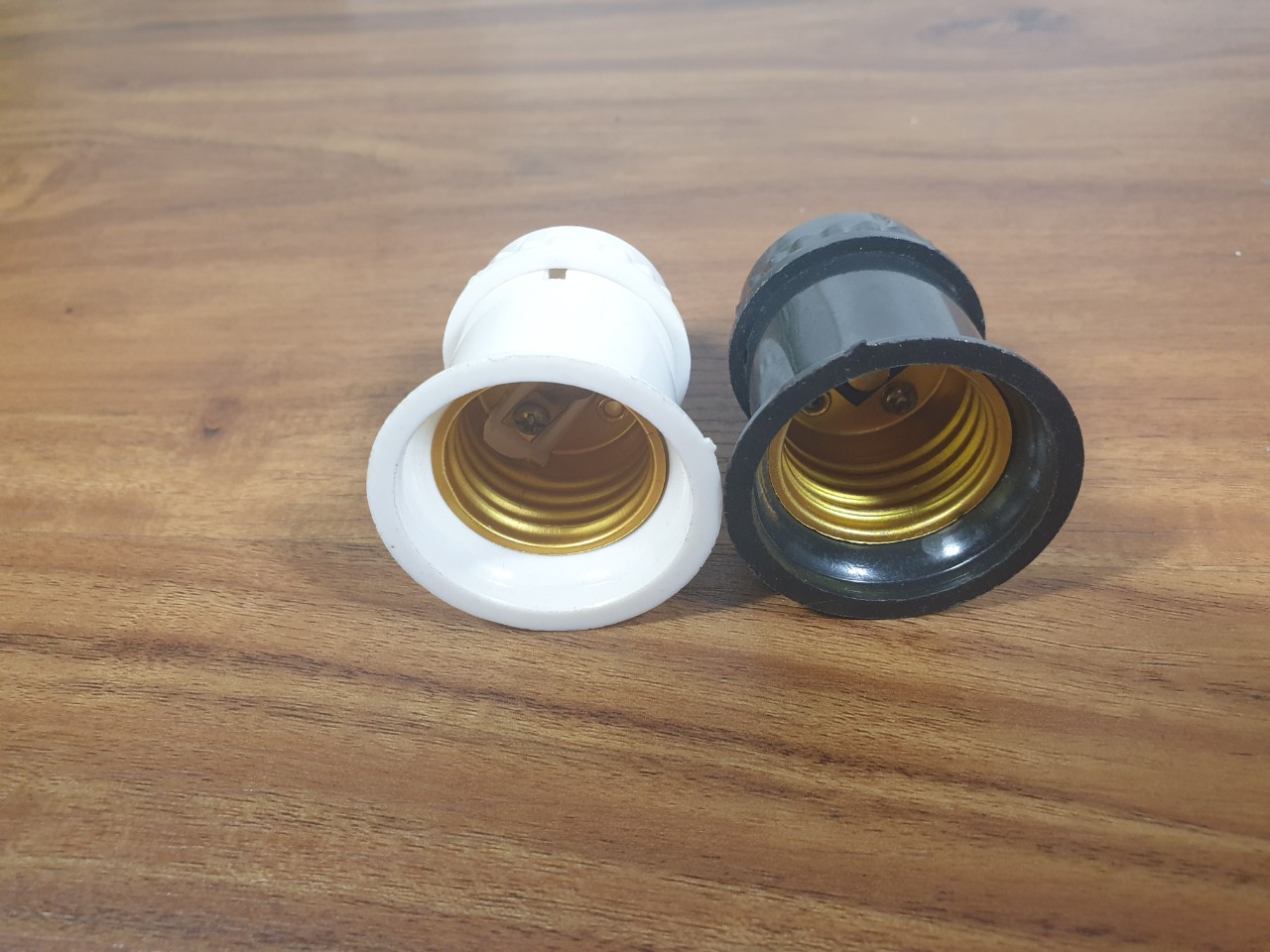 Đuôi đèn xoáy E27 treo, thẳng, vát, xéo (đen, trắng) lõi đồng