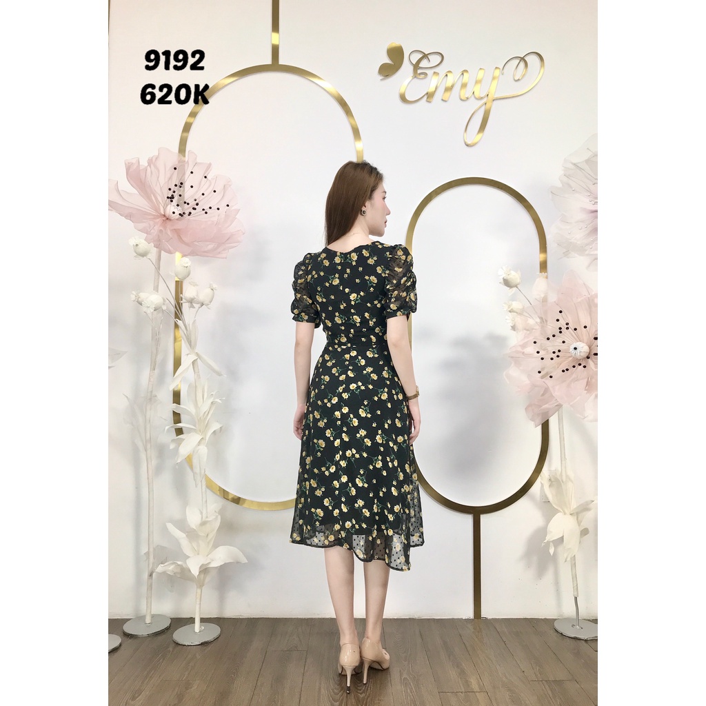 Đầm EMY EM9192 Xoè Cổ Tim Tay Nhún