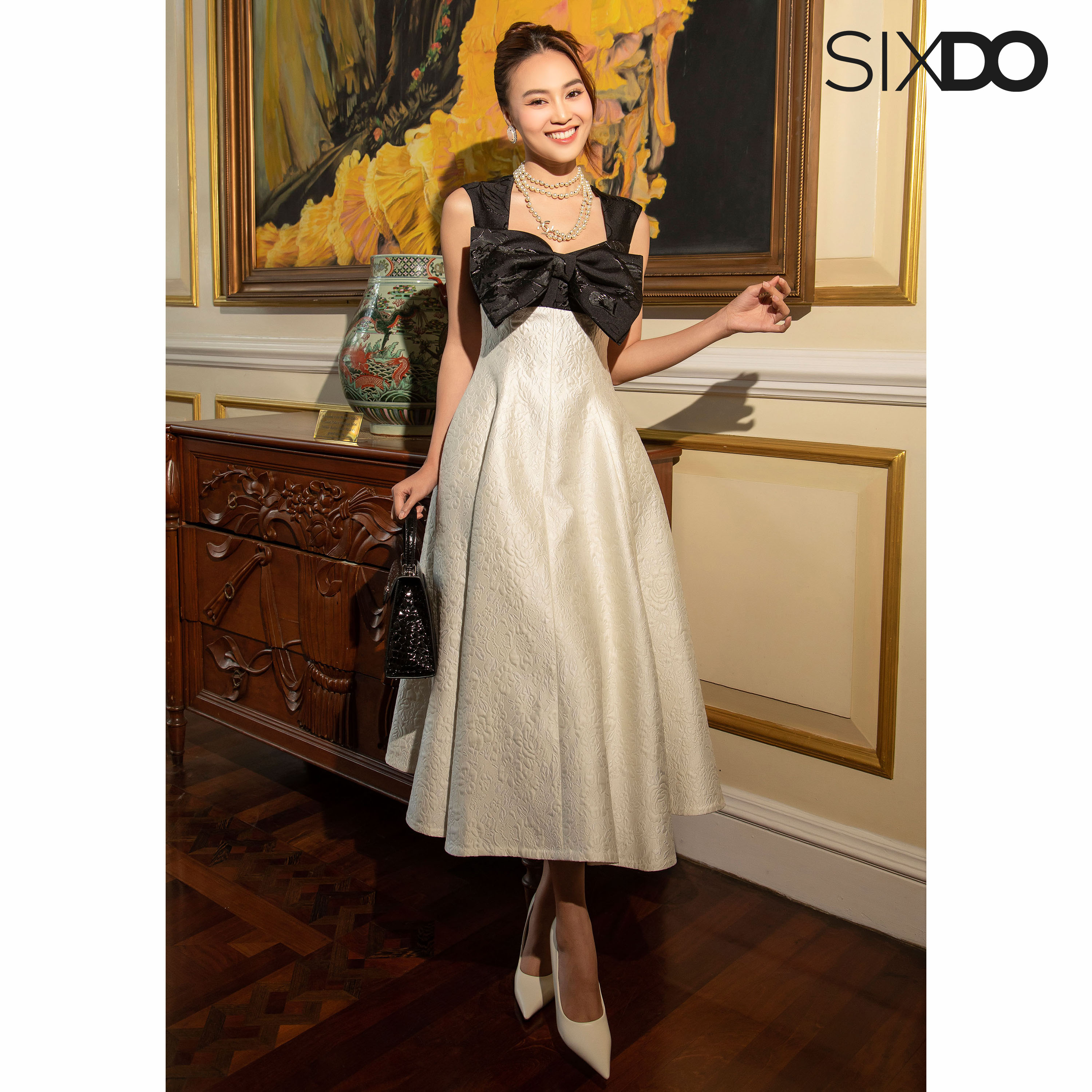 Đầm gấm xòe cổ vuông phối nơ SIXDO (White Queen Anne Midi Brocade Dress)