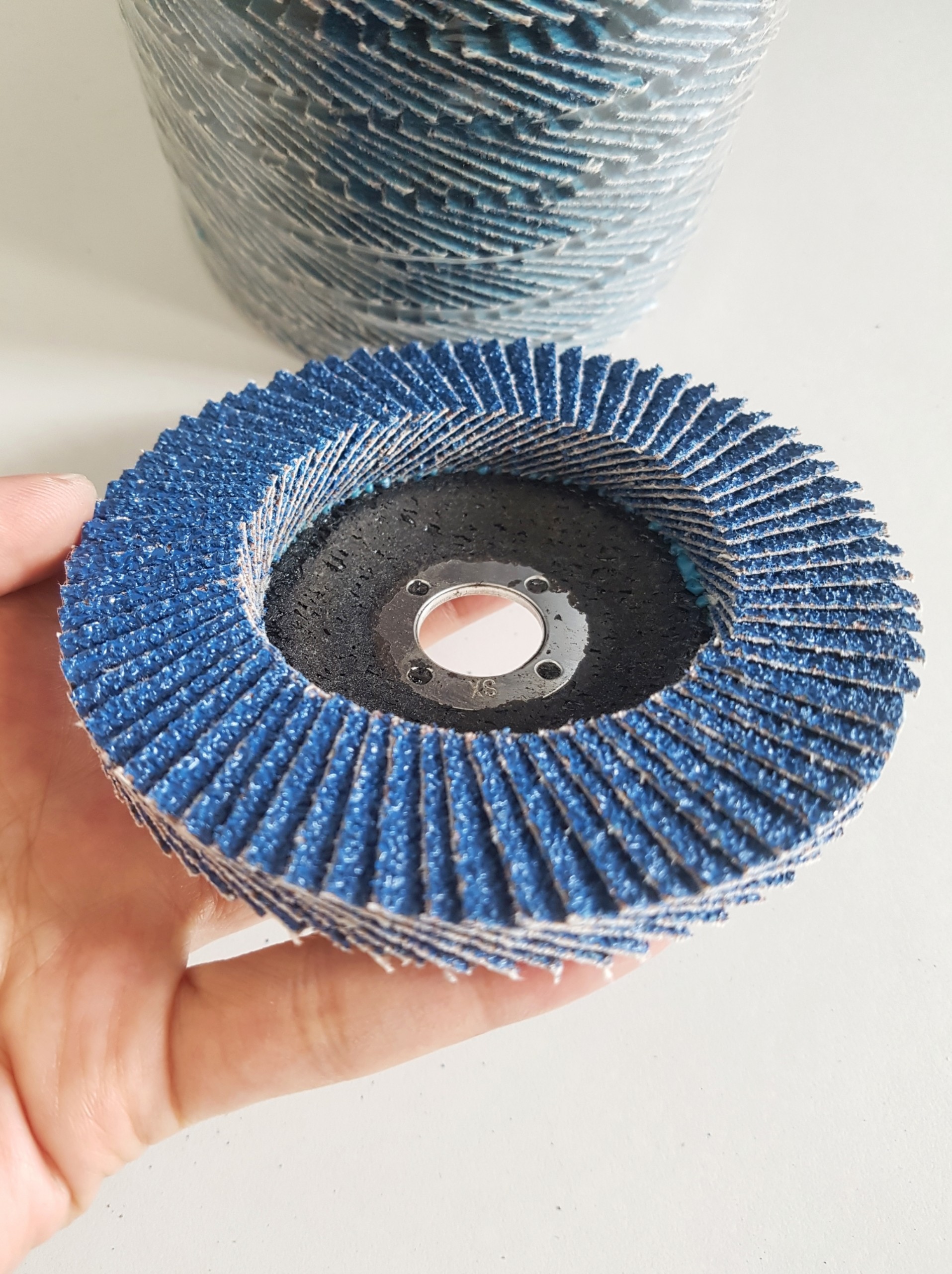 Nhám xếp xanh, lưỡi mài nỉ trắng, nỉ xám đánh bóng kim loại,  nhám xếp nỉ đánh bóng kim loại, đá mài đánh bóng kim loại, các loại nỉ đánh bóng kim loại, miếng nỉ đánh bóng